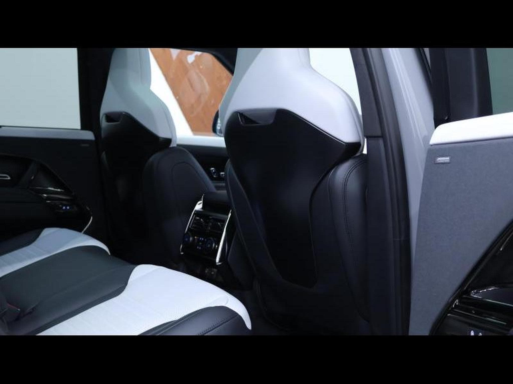 Land-Rover Range Rover Sport P635 SV Edition Two (2025) - Photo 14