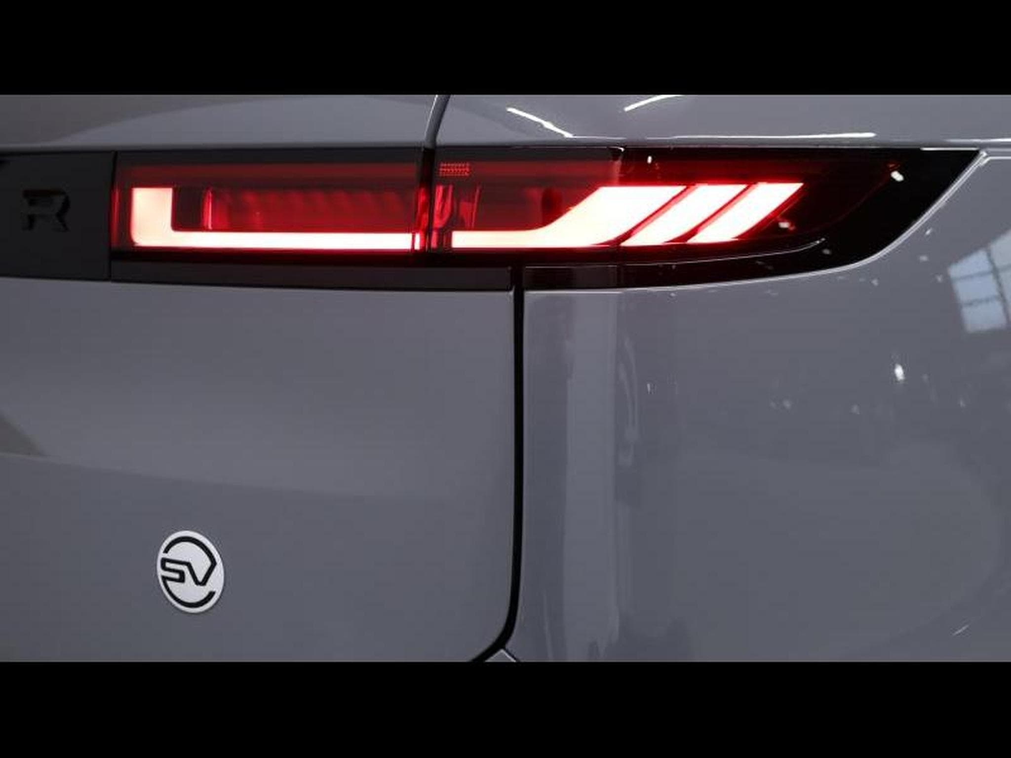 Land-Rover Range Rover Sport P635 SV Edition Two (2025) - Photo 9