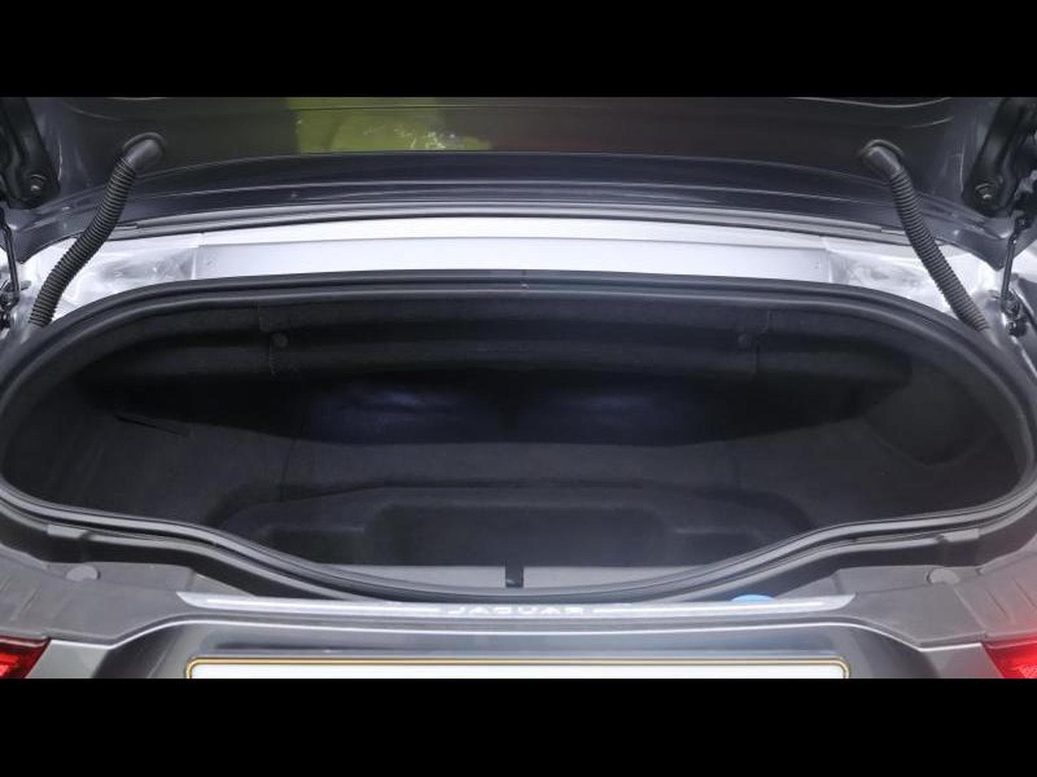 Jaguar F-Type R P575 Convertible Auto (2024) - Photo 16