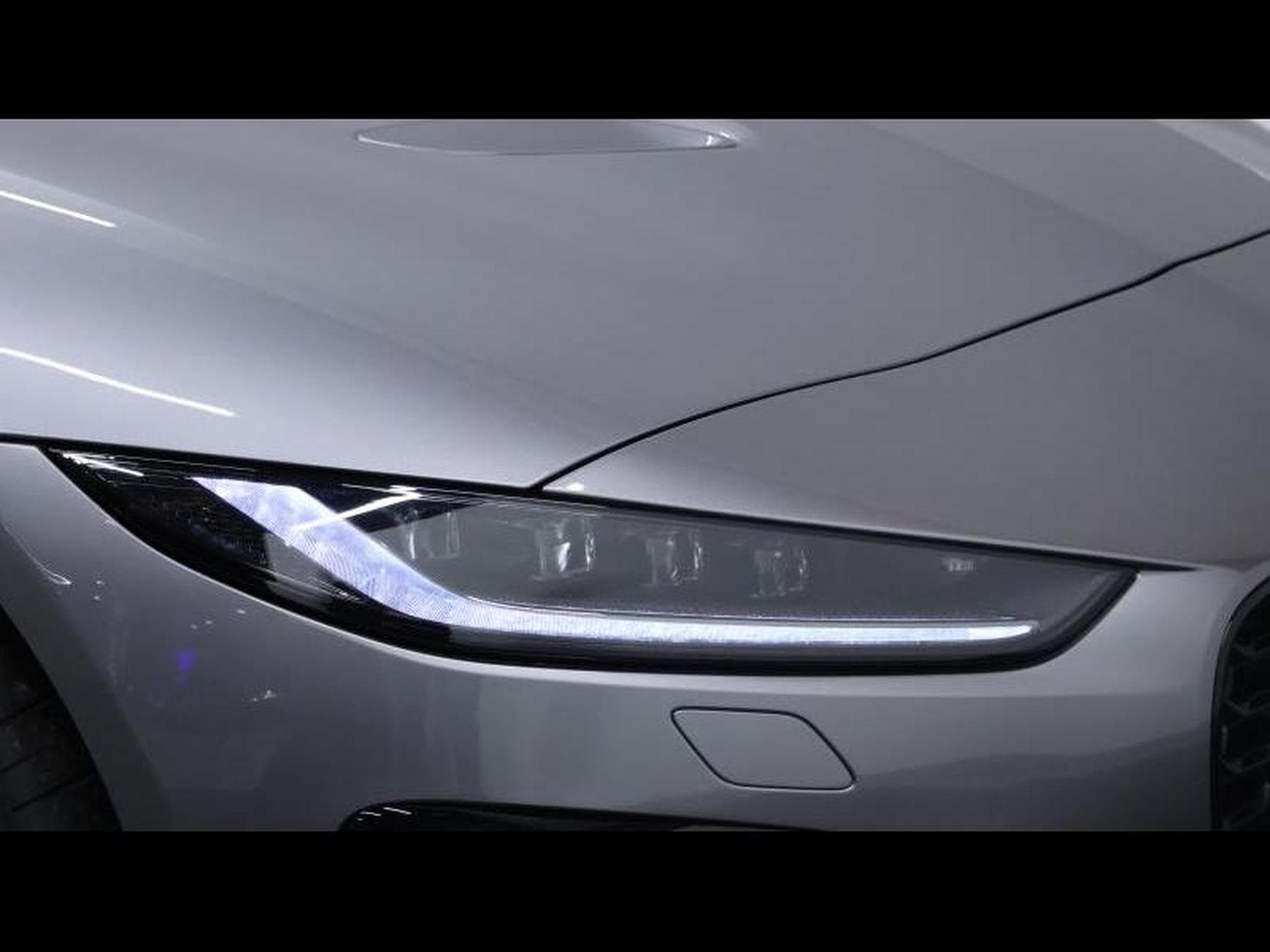 Jaguar F-Type R P575 Convertible Auto (2024) - Photo 17