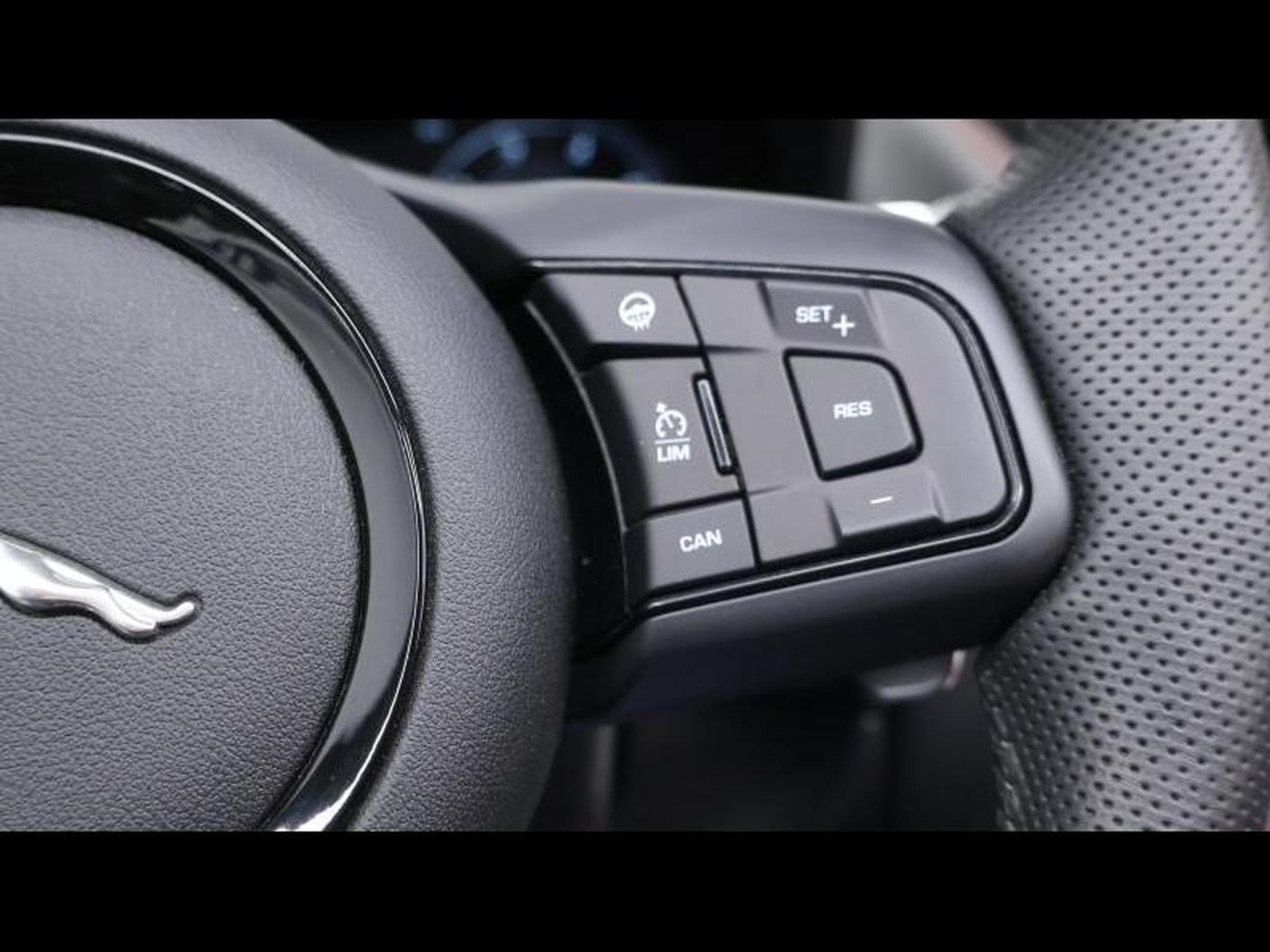 Jaguar F-Type R P575 Convertible Auto (2024) - Photo 28