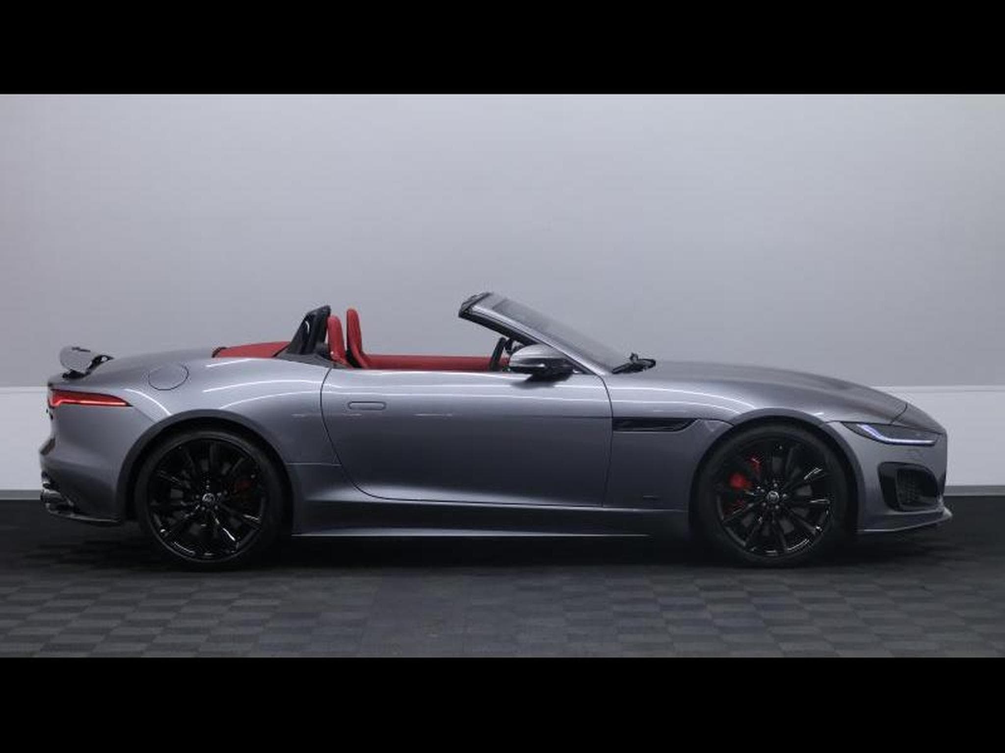 Jaguar F-Type R P575 Convertible Auto (2024) - Photo 9