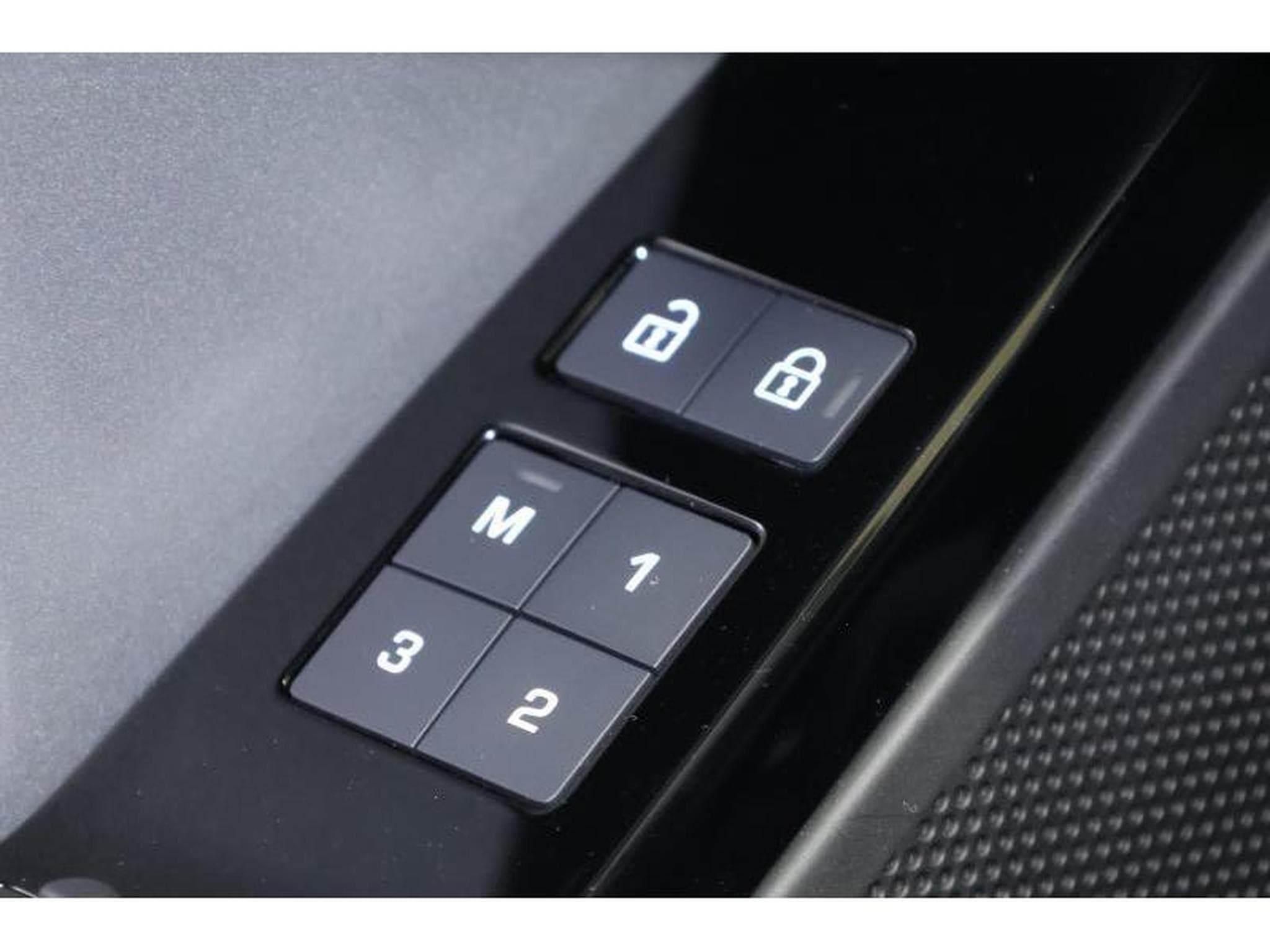 Land-Rover Range Rover Velar D200 AWD auto (2024) - Photo 14