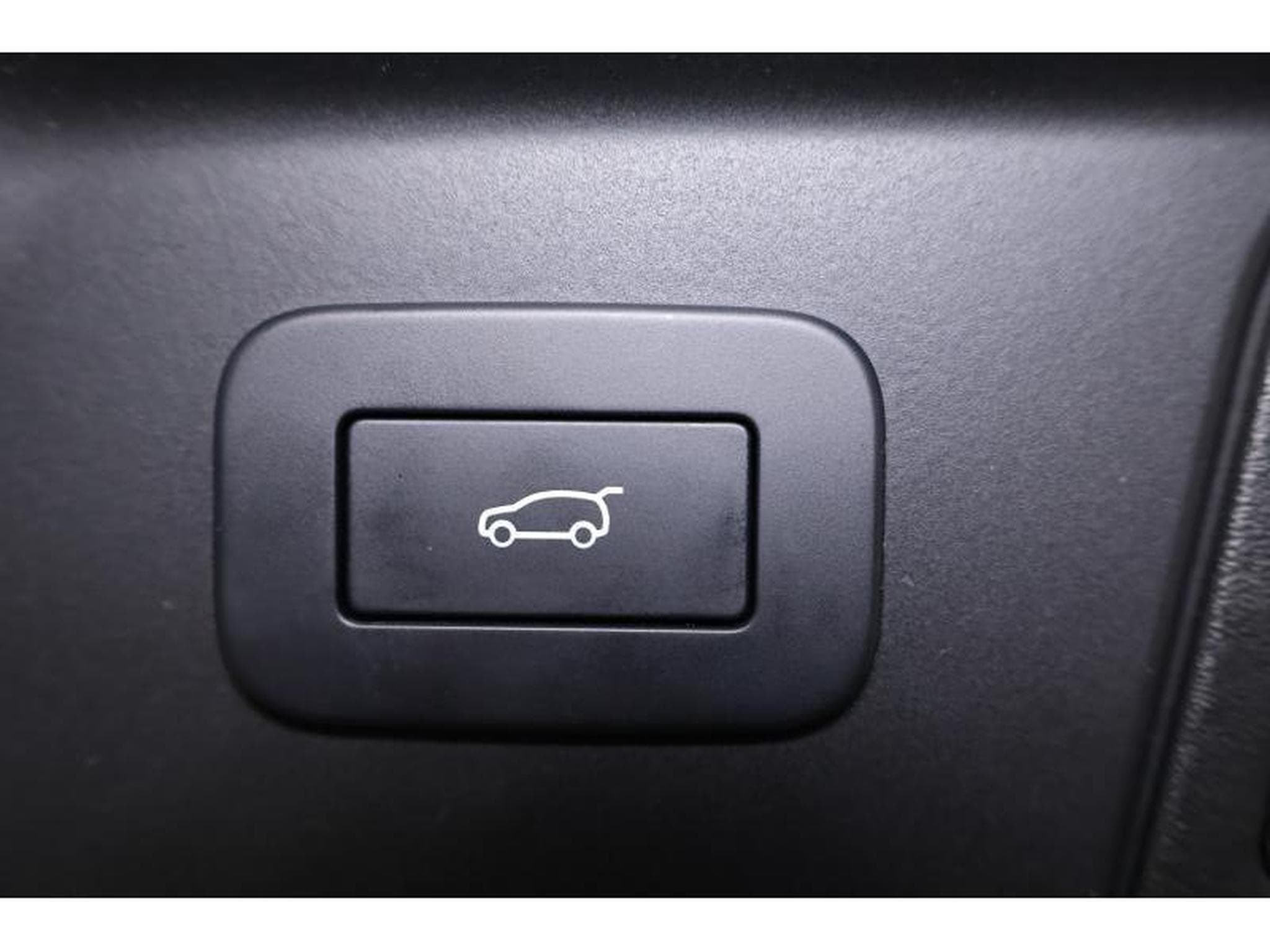 Land-Rover Range Rover Velar D200 AWD auto (2024) - Photo 15