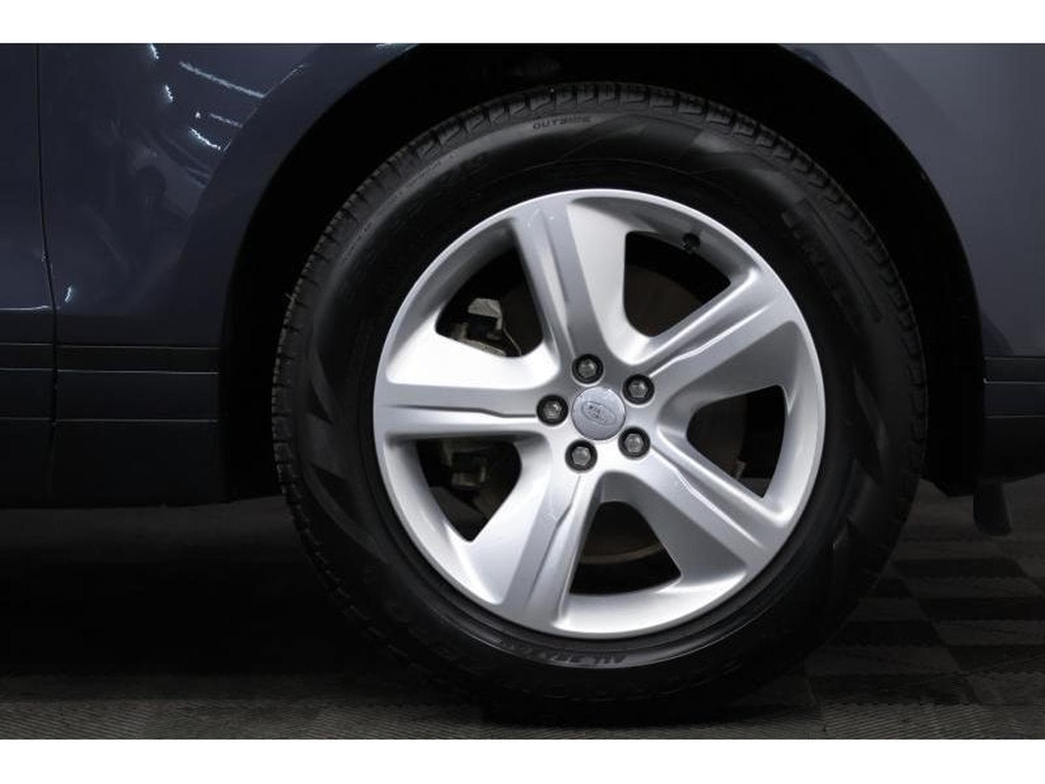 Land-Rover Range Rover Velar D200 AWD auto (2024) - Photo 6