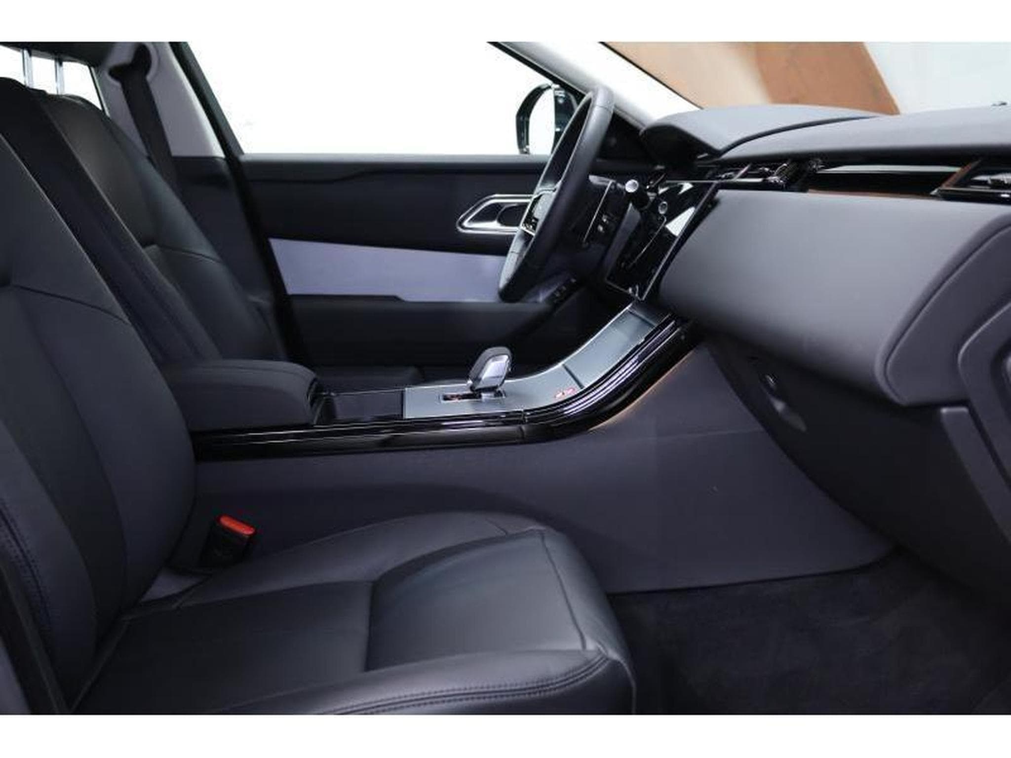 Land-Rover Range Rover Velar D200 AWD auto (2024) - Photo 8