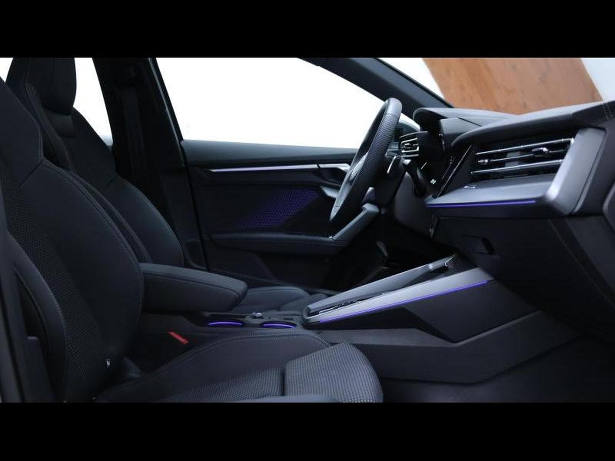 Audi A3 Sportback 35 TFSI 150 S-Line (2025) - Photo 11