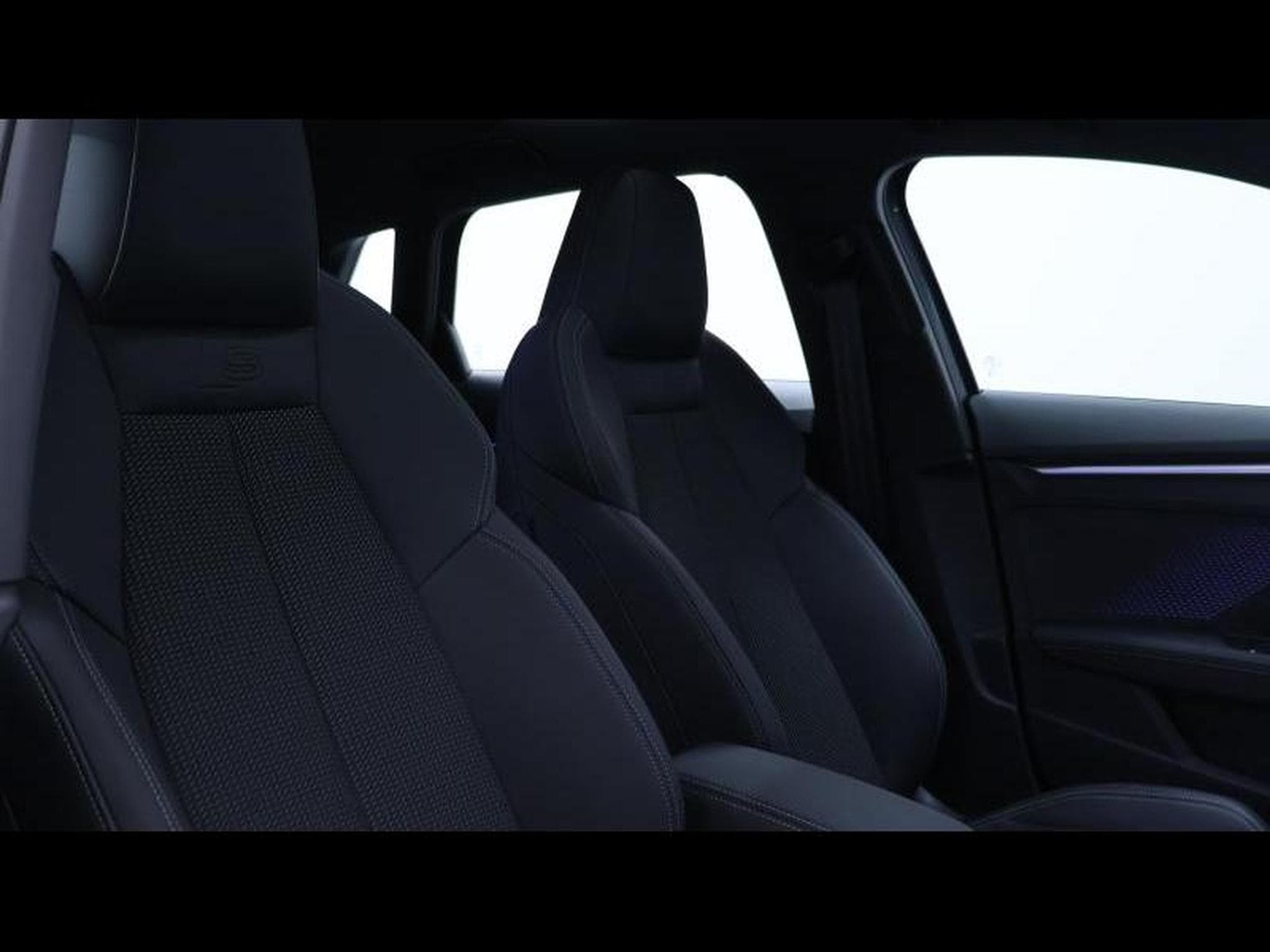 Audi A3 Sportback 35 TFSI 150 S-Line (2025) - Photo 12