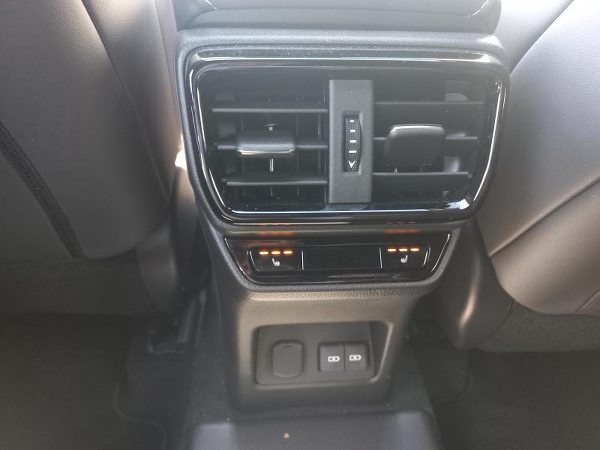 Lexus NX F SPORT Line (2024) - Photo 13