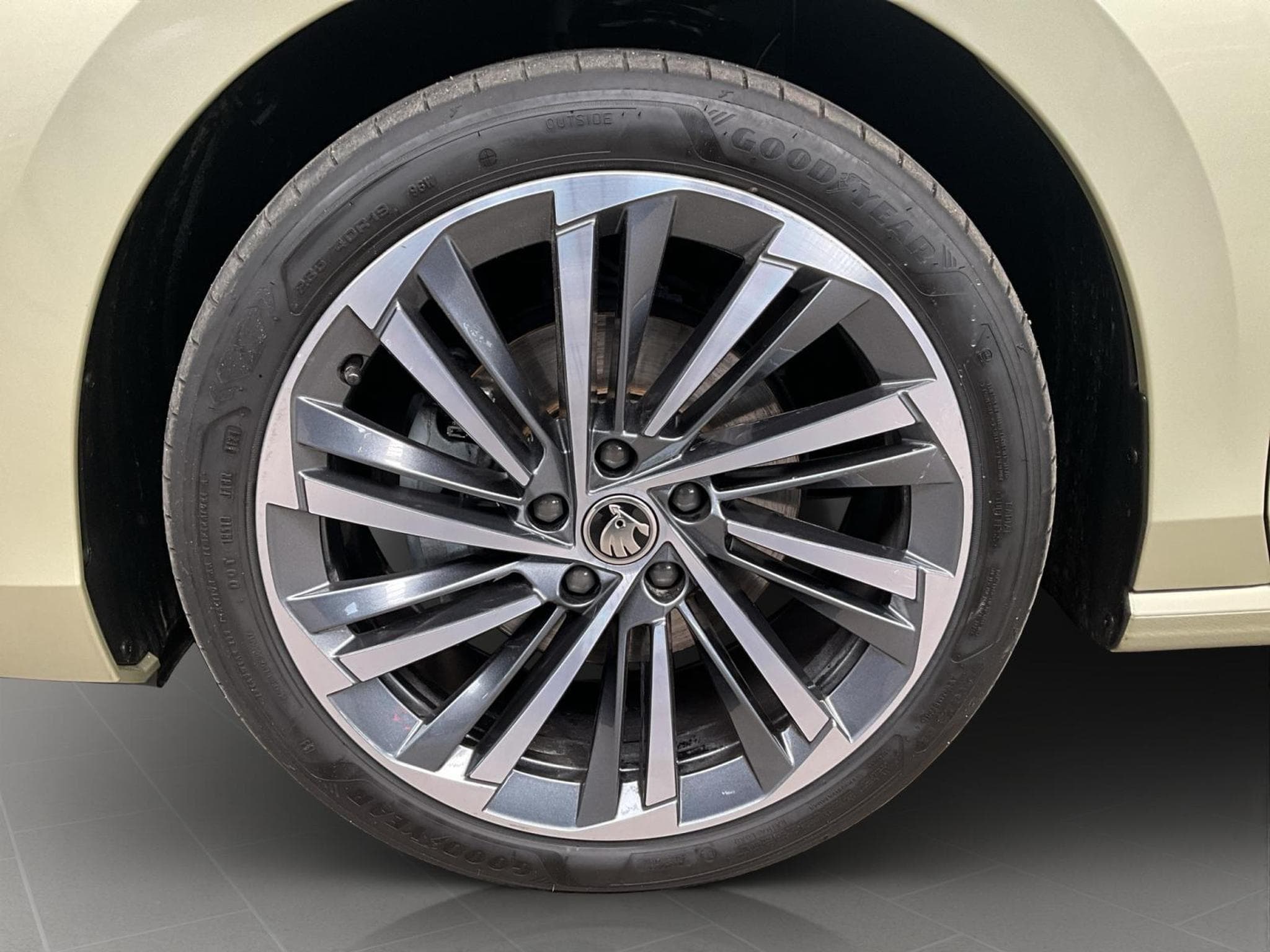 Skoda Superb L&K+DSG+Stand.H+AHK+LM19 (2025) - Foto 8