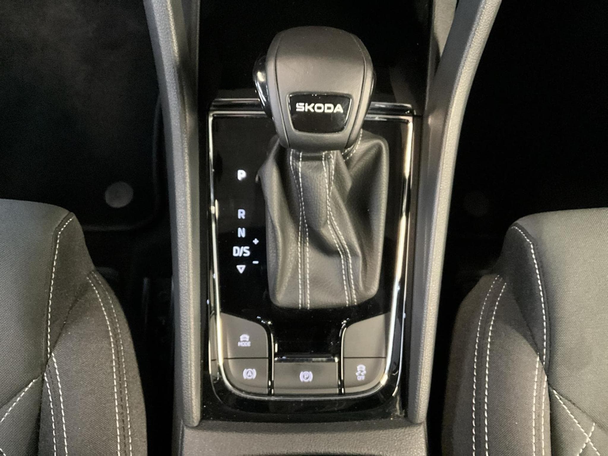 Skoda Karoq Sportline+DSG (2024) - Foto 12