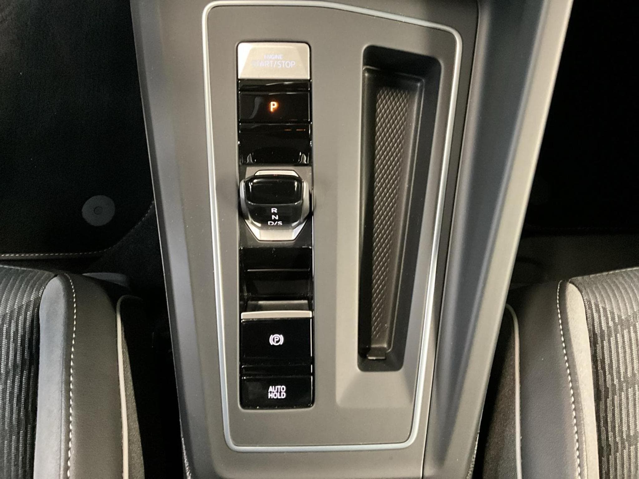 VW Golf R-Line+DSG+RearView+LED (2022) - Foto 12