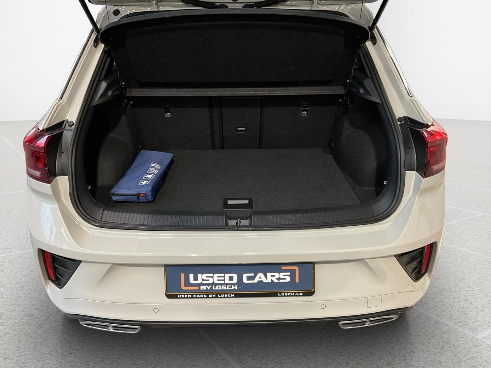 VW T-Roc R-Line+DSG+Pano+RearView (2024) - Foto 17