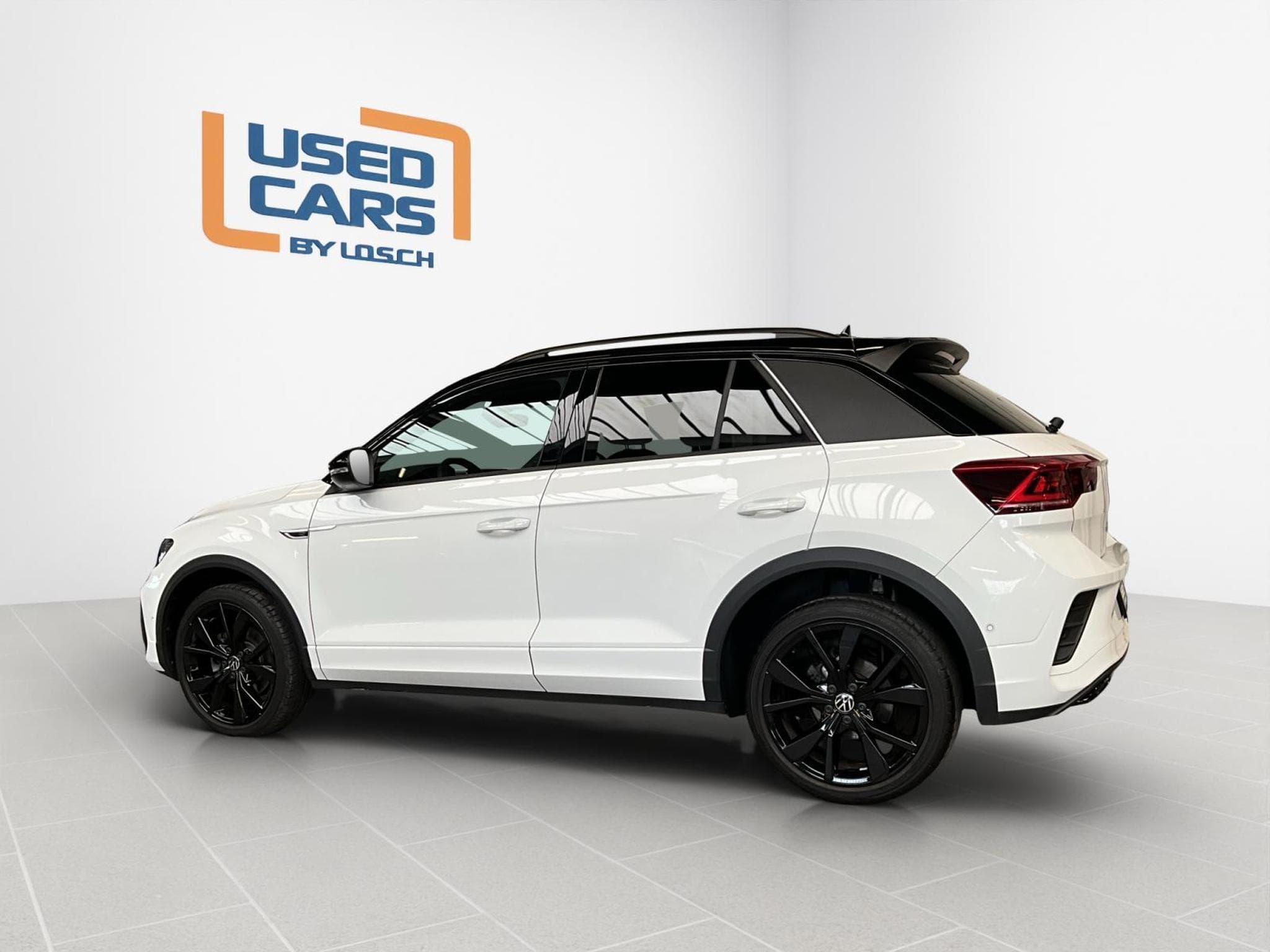 VW T-Roc R-Line+DSG+Black-Style+Pano+RearView (2024) - Photo 5