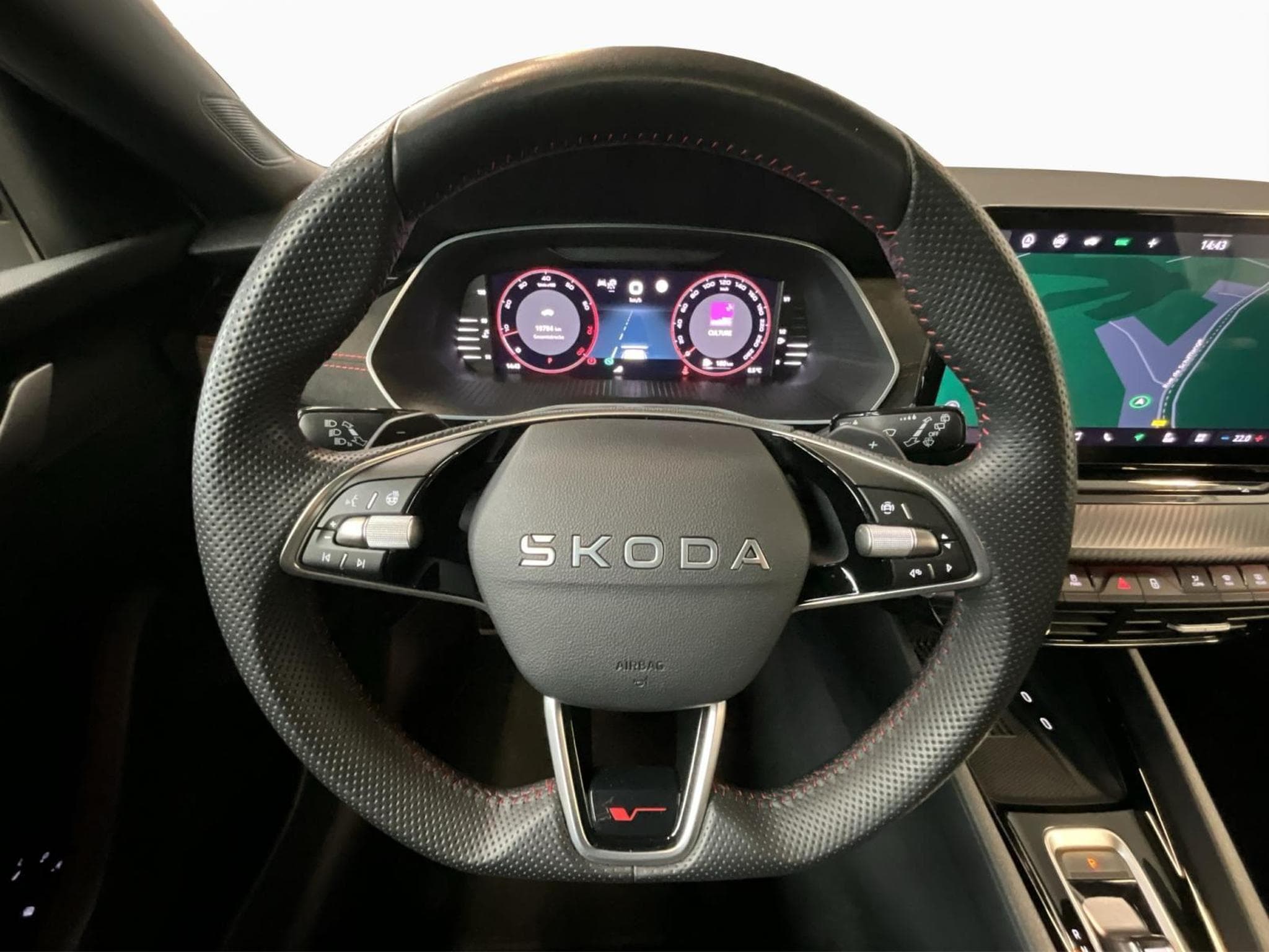 Skoda Octavia RS+DSG+Pano+SUEDIA+AHK (2025) - Photo 10