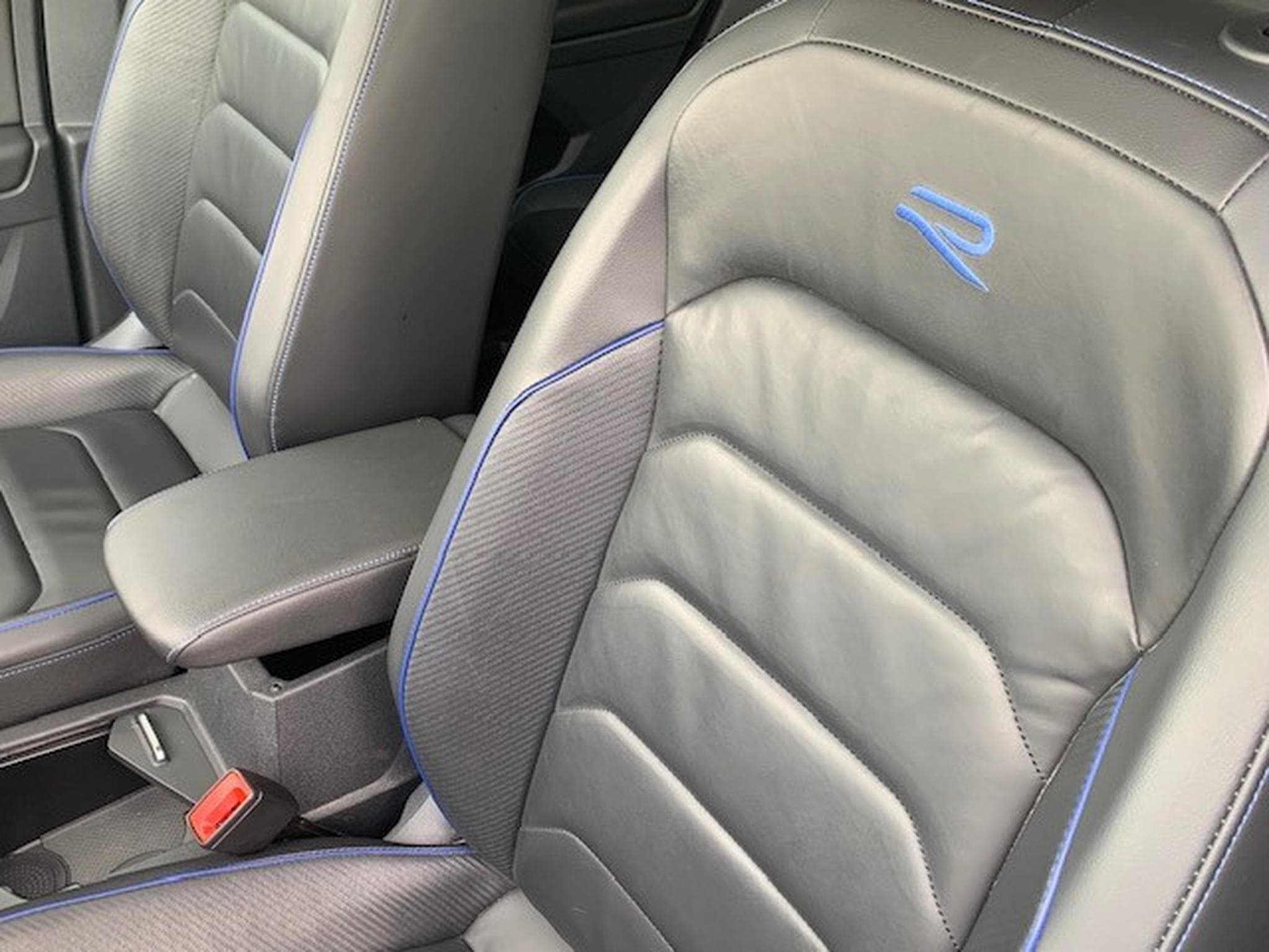 VW Tiguan R BLACK STYLE 2.0 TSI 320CV 4MOTION DSG7 (2022) - Photo 2