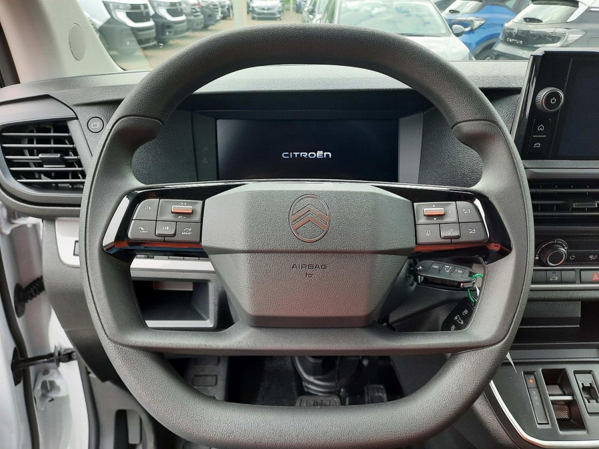 Citroën Jumpy 2.0 BlueHDI EAT8 150 Confort (2026) - Foto 12