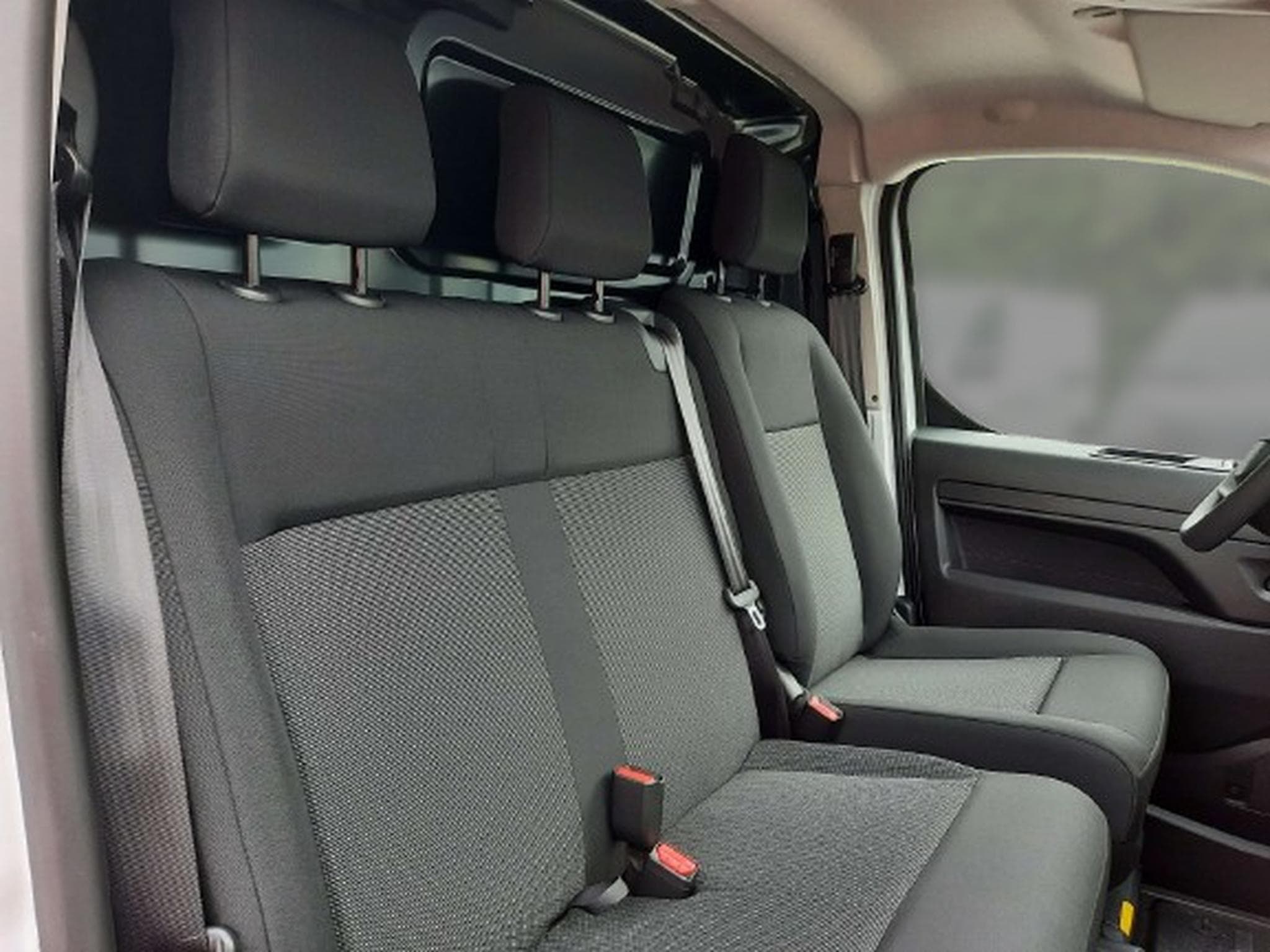 Citroën Jumpy 2.0 BlueHDI EAT8 150 Confort (2026) - Foto 21