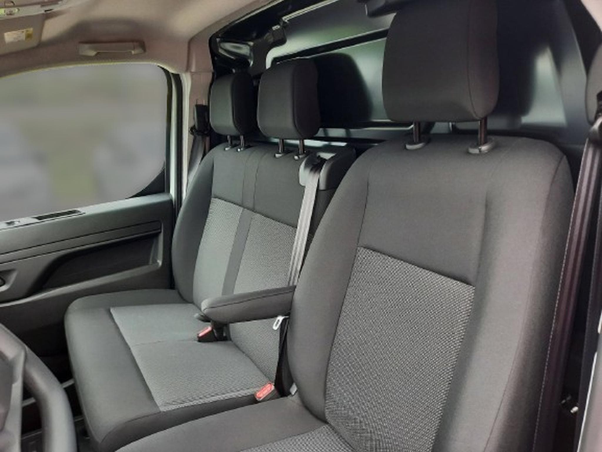 Citroën Jumpy 2.0 BlueHDI EAT8 150 Confort (2026) - Foto 9