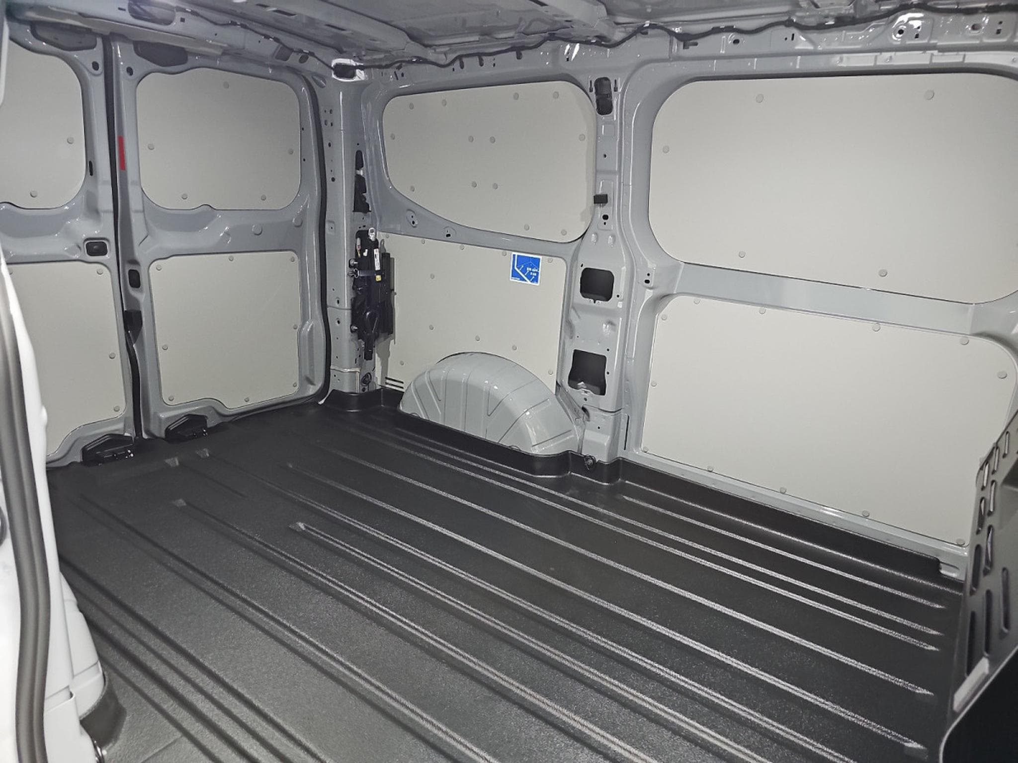 Ford Transit 2.0 ECOBLUE 170 BVA L1H1 Sport (2026) - Foto 17