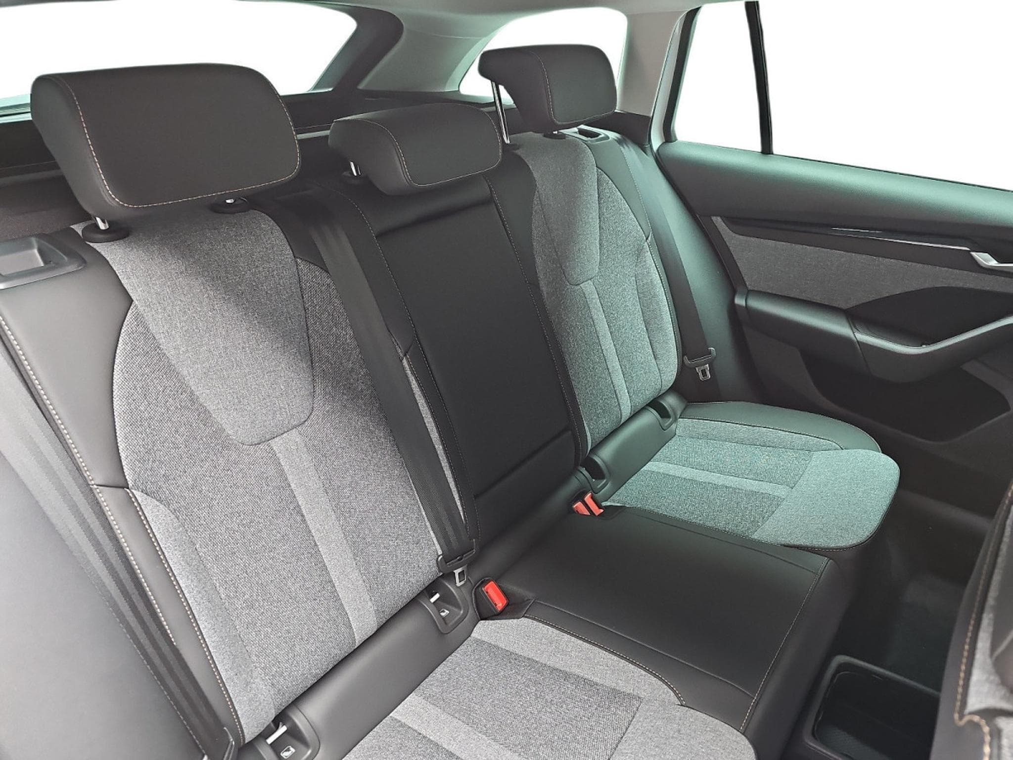 Skoda Octavia 1.5 TSi 150 DSG SELECTION (2025) - Foto 16