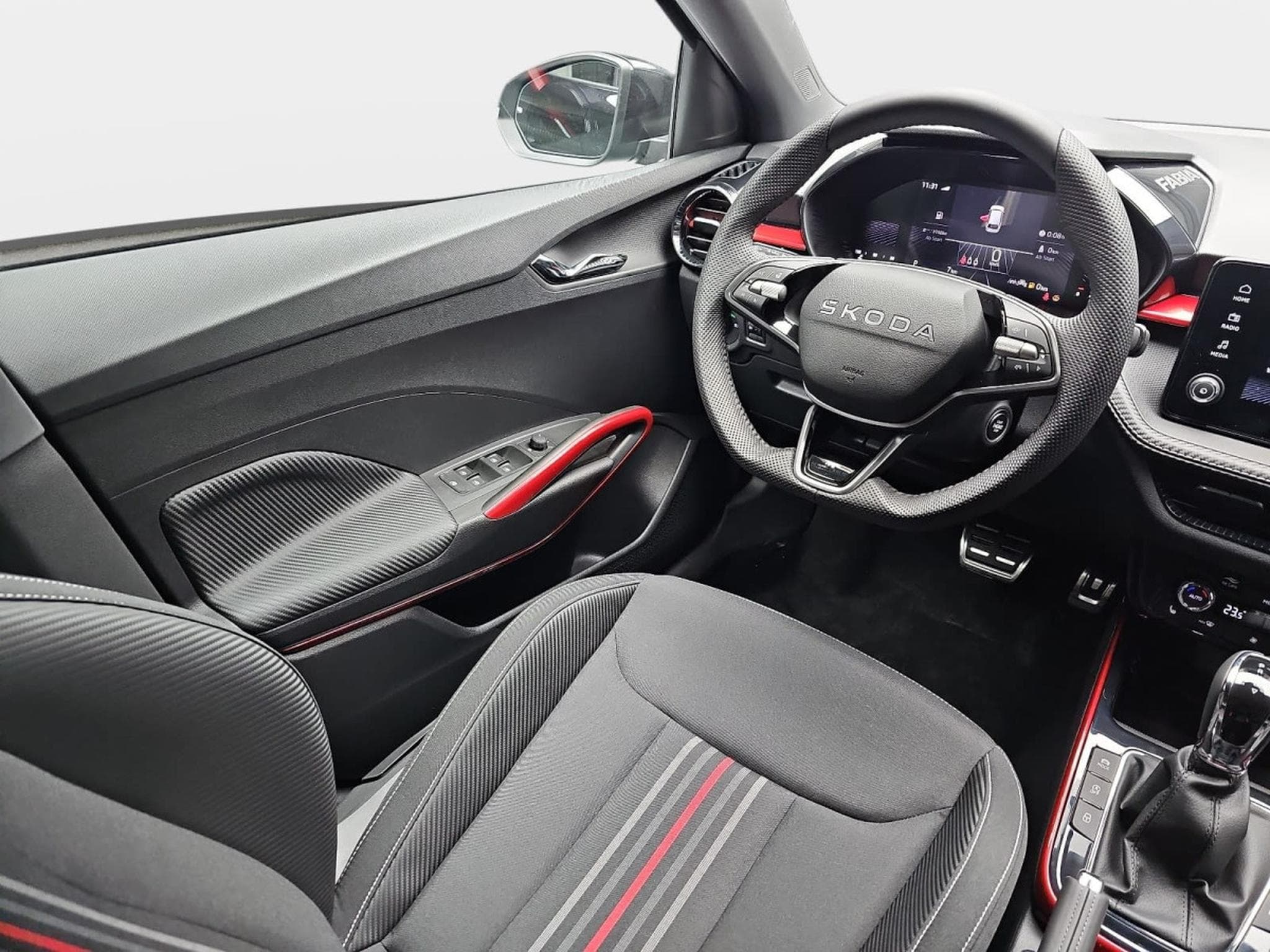 Skoda Fabia 1.0 TSi 116 DSG Monte Carlo (2025) - Foto 8