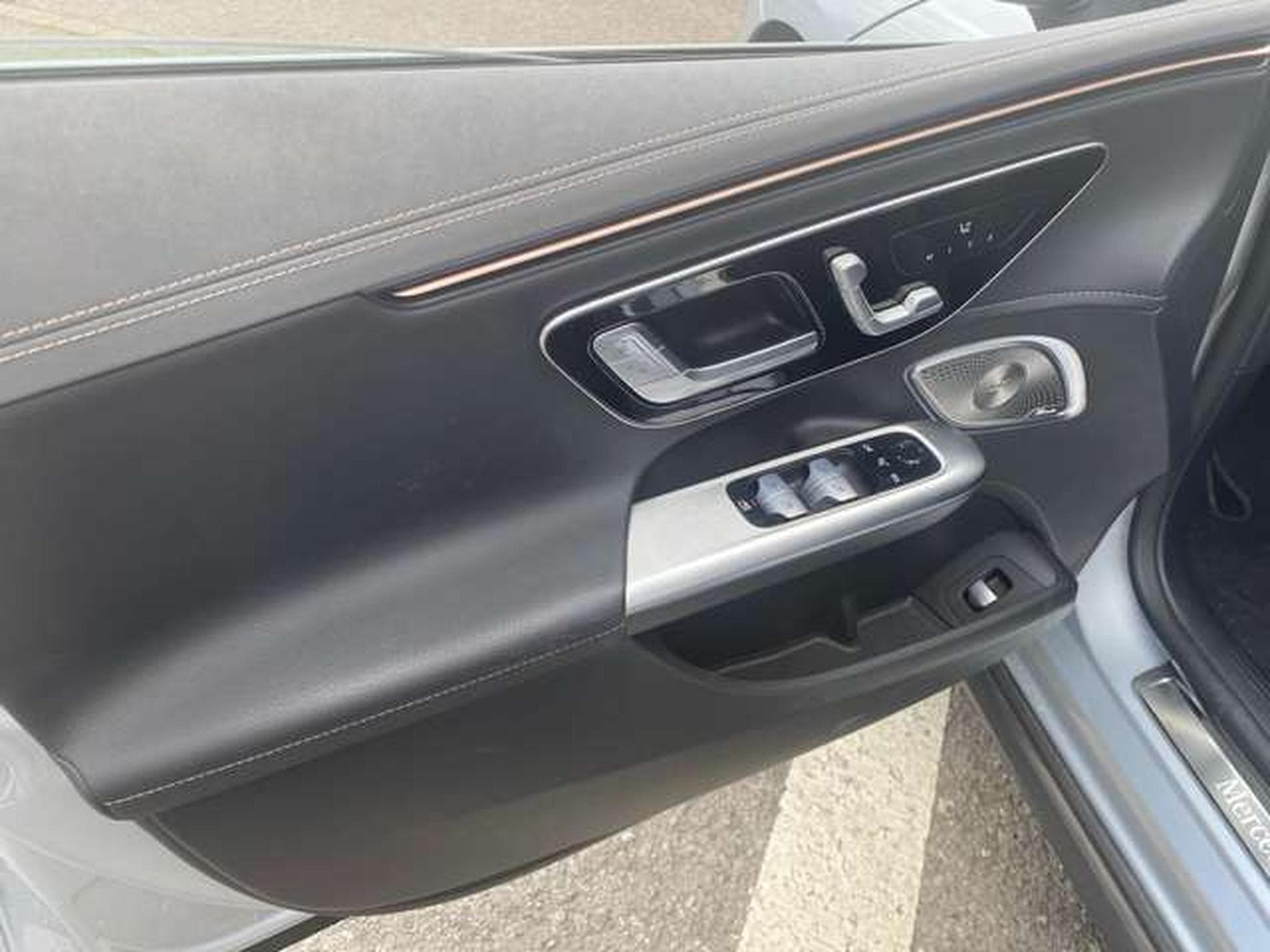 Mercedes EQE EQE 350+ (2022) - Photo 19