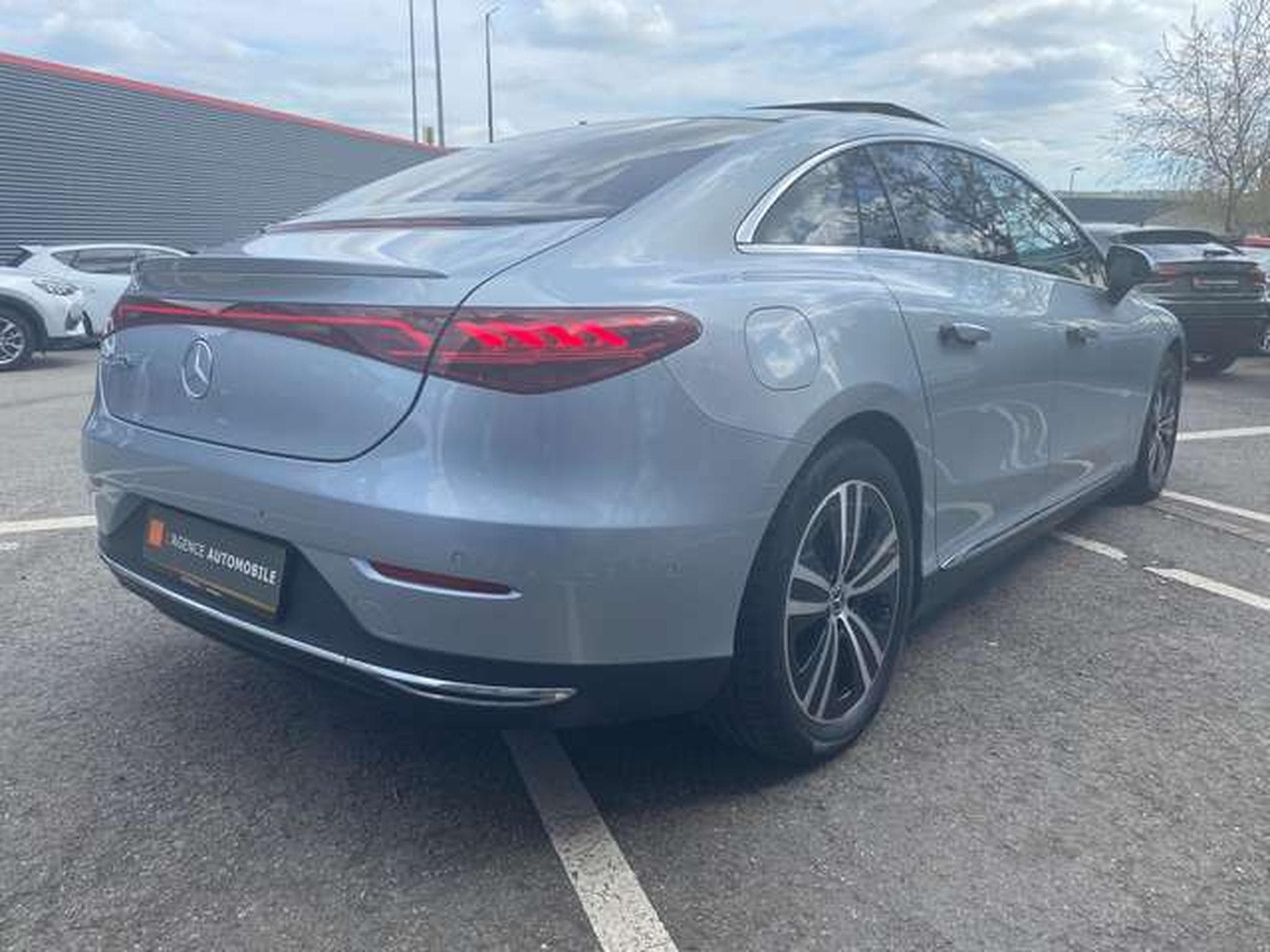 Mercedes EQE EQE 350+ (2022) - Photo 5