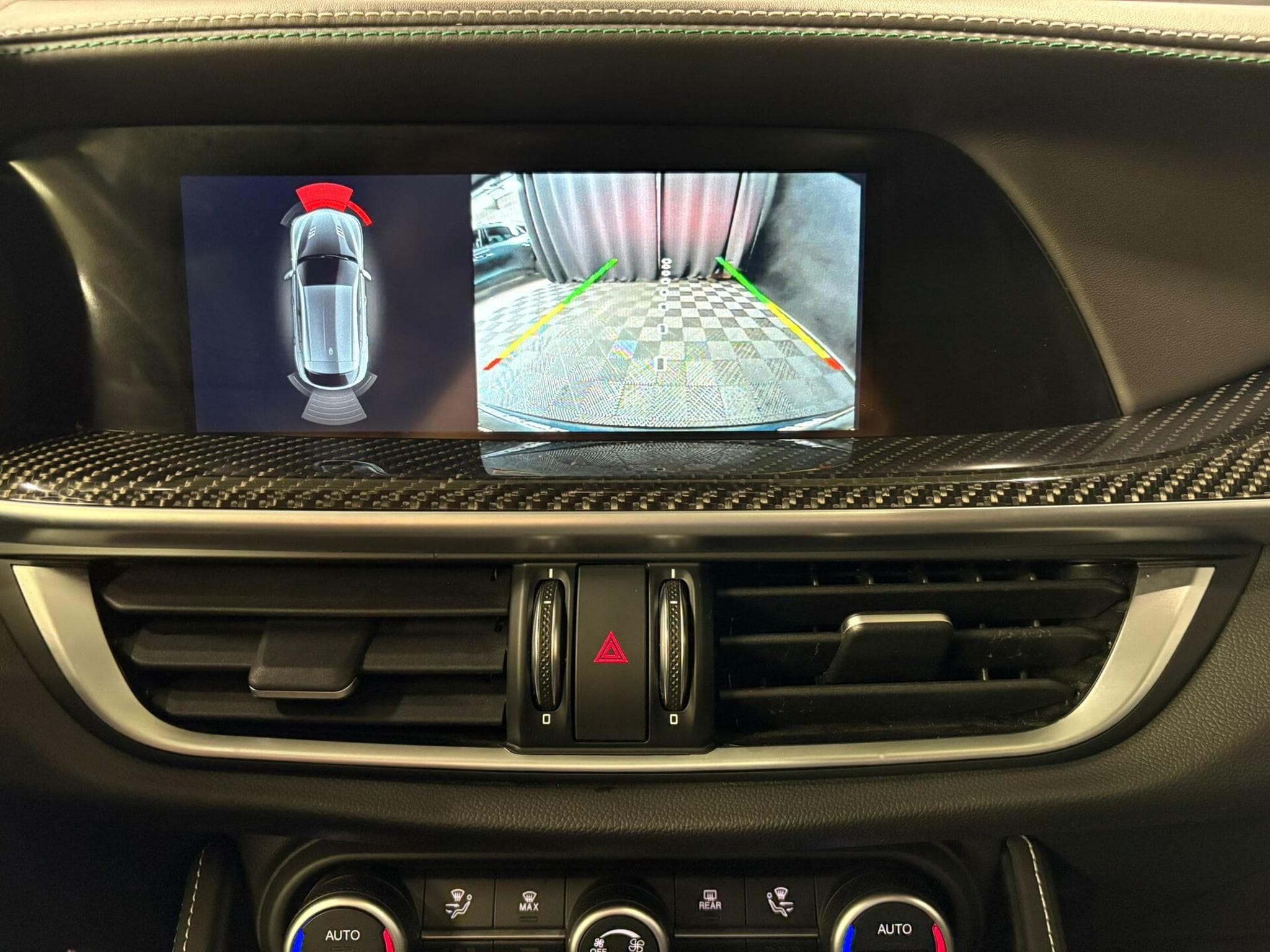 Alfa-Romeo Stelvio V6 Biturbo Quadrifoglio (2021) - Foto 10