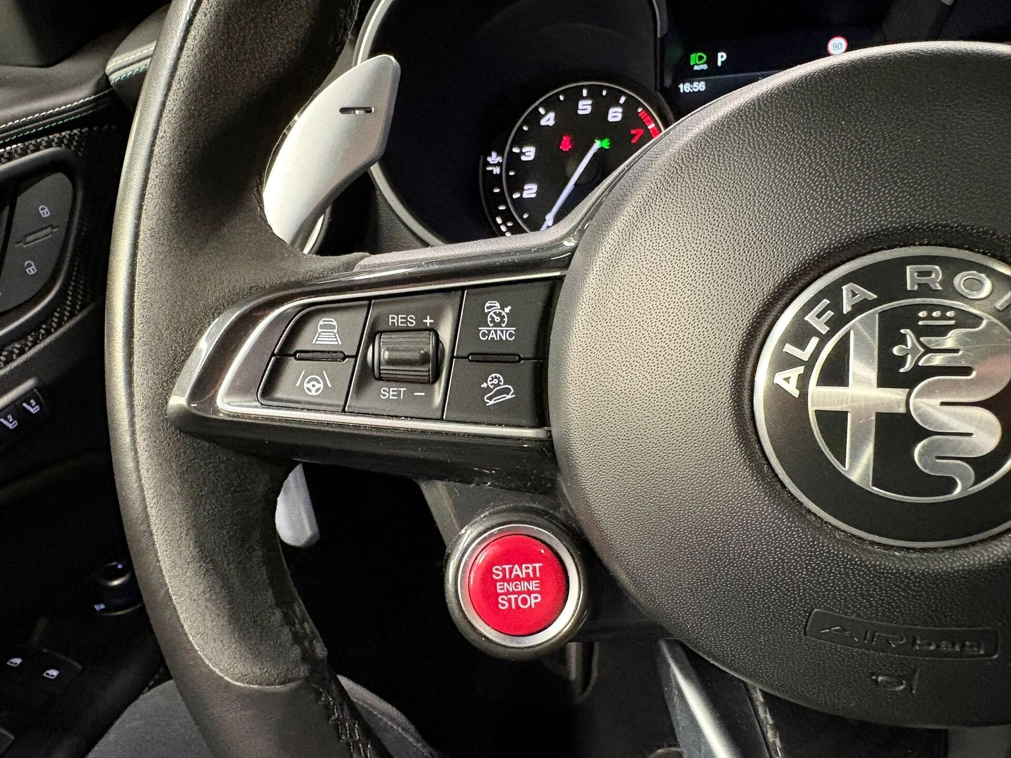 Alfa-Romeo Stelvio V6 Biturbo Quadrifoglio (2021) - Foto 12