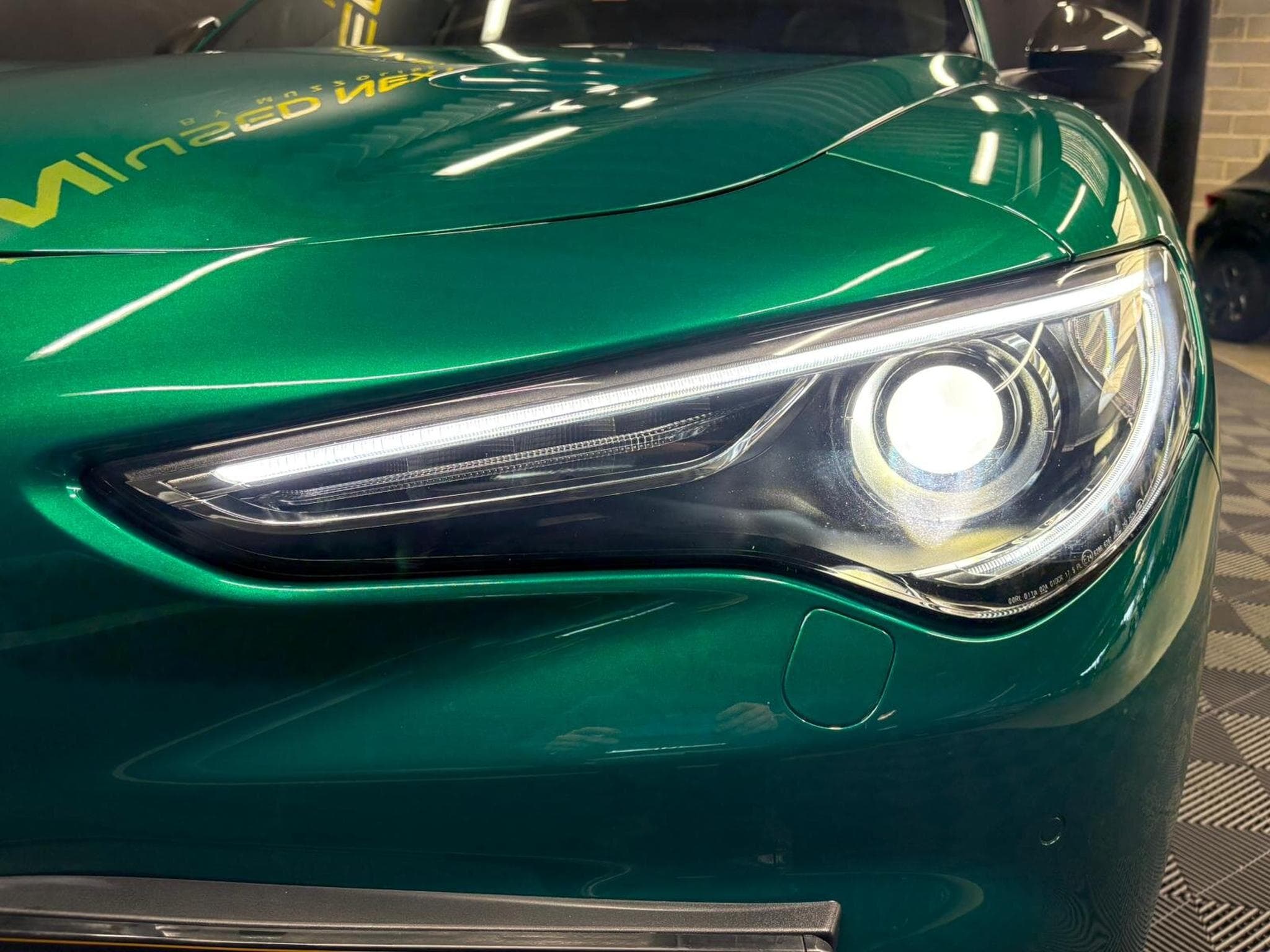 Alfa-Romeo Stelvio V6 Biturbo Quadrifoglio (2021) - Foto 6