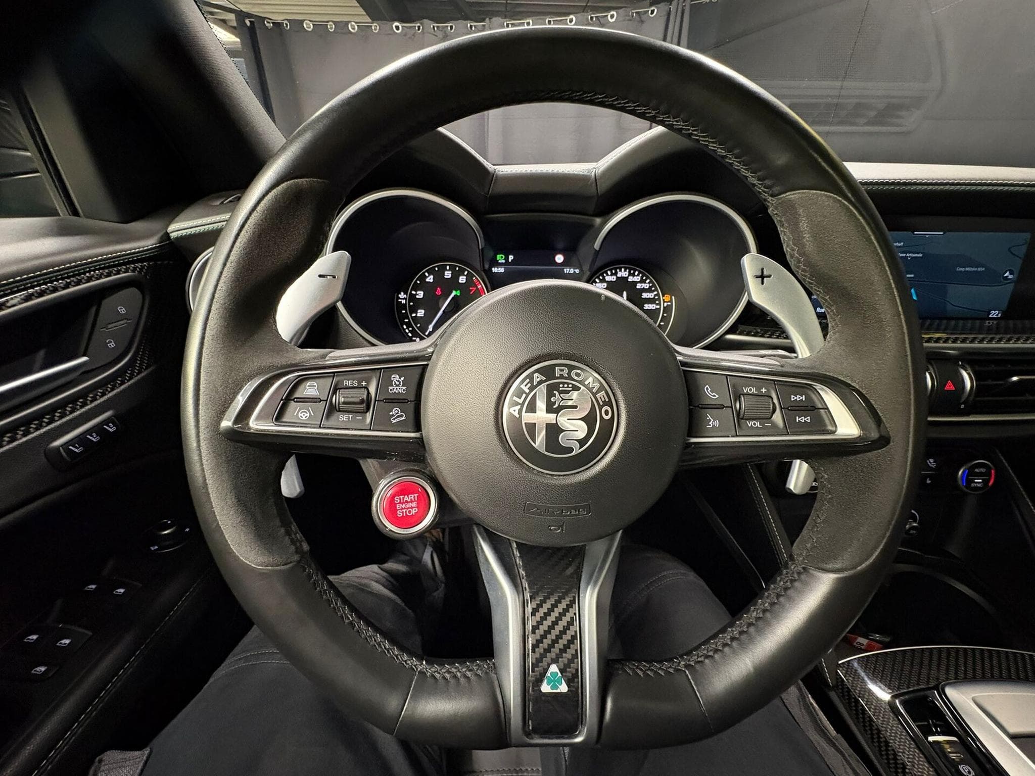 Alfa-Romeo Stelvio V6 Biturbo Quadrifoglio (2021) - Foto 8