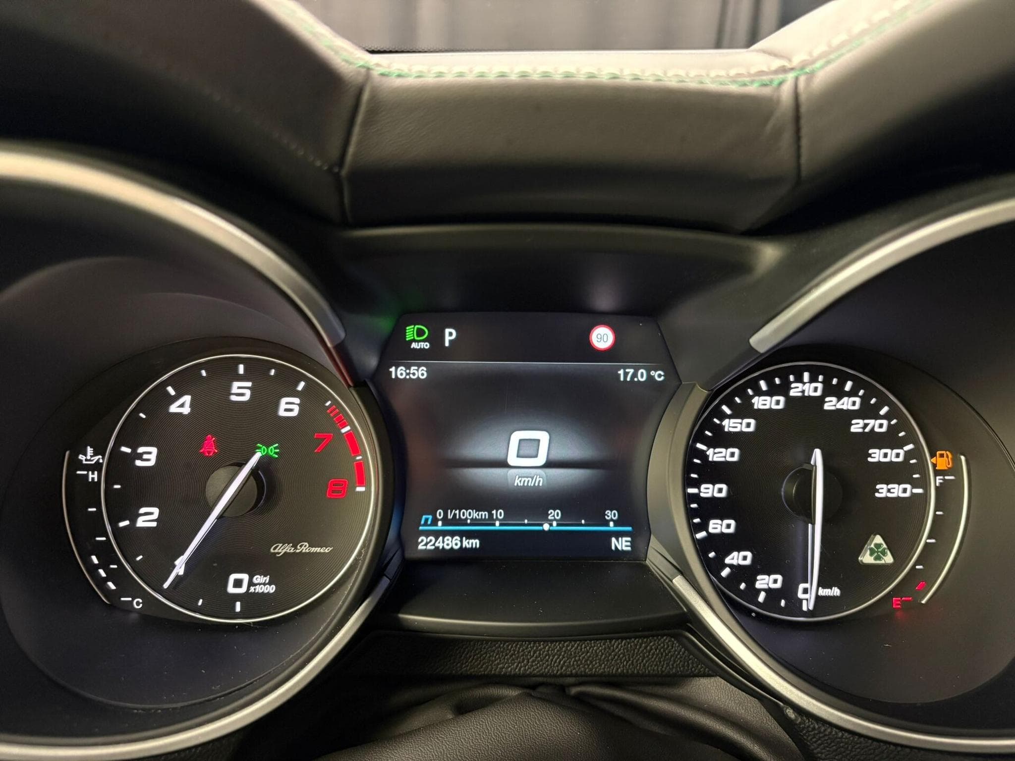 Alfa-Romeo Stelvio V6 Biturbo Quadrifoglio (2021) - Foto 9