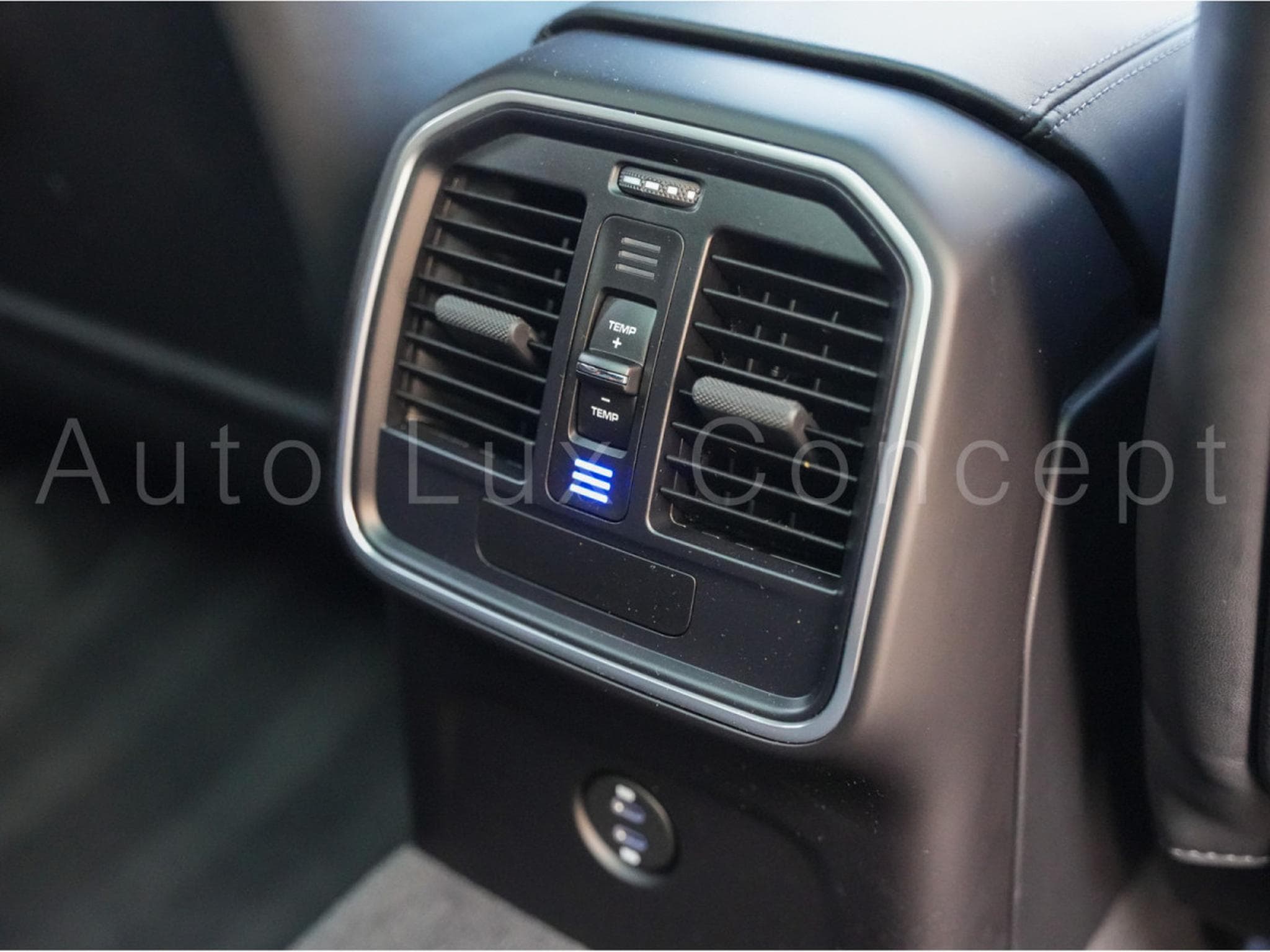 Porsche Macan GTS (2023) - Photo 29