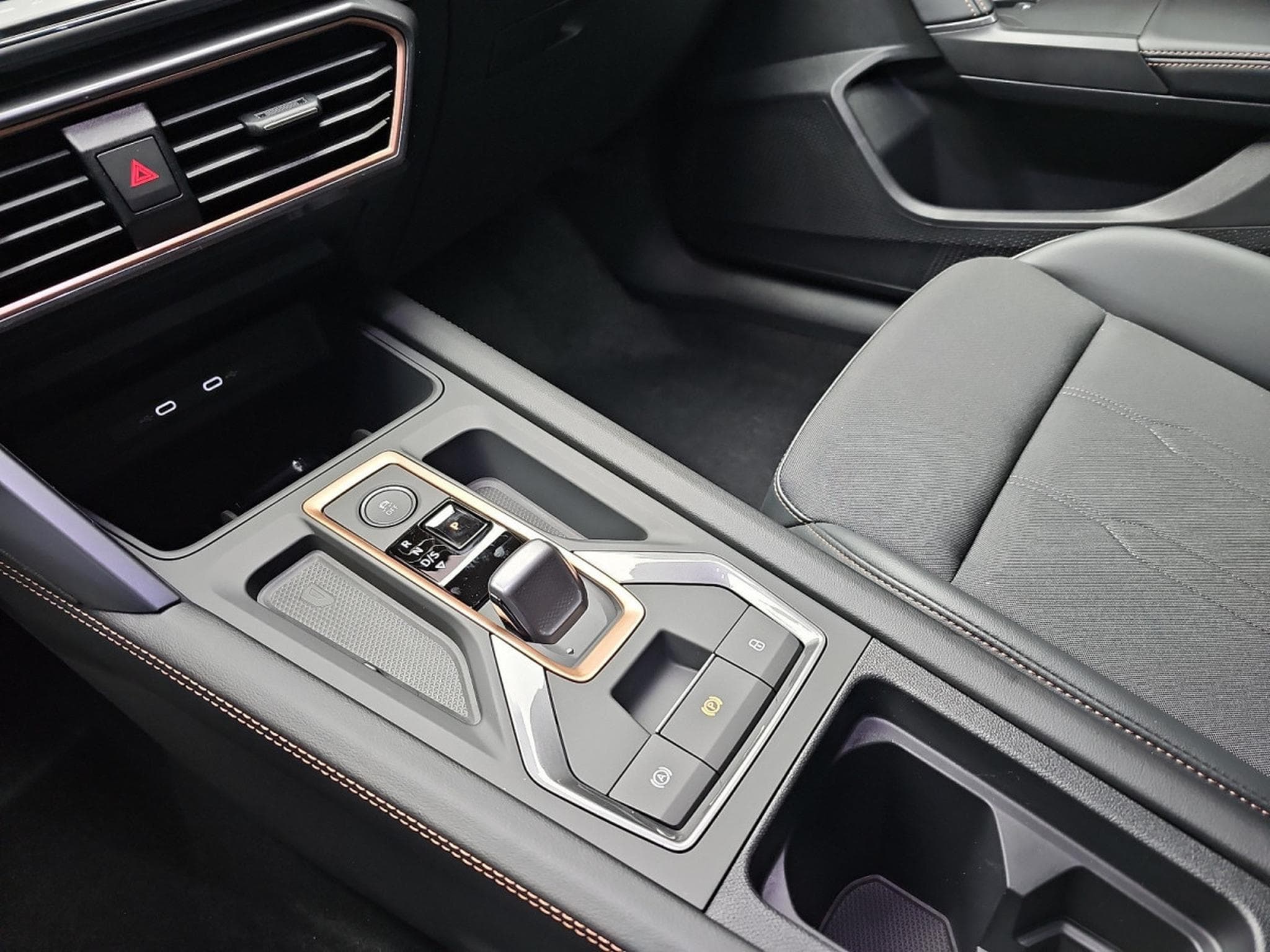 Cupra Leon 1.5 eTSi DSG 150 (2025) - Photo 12