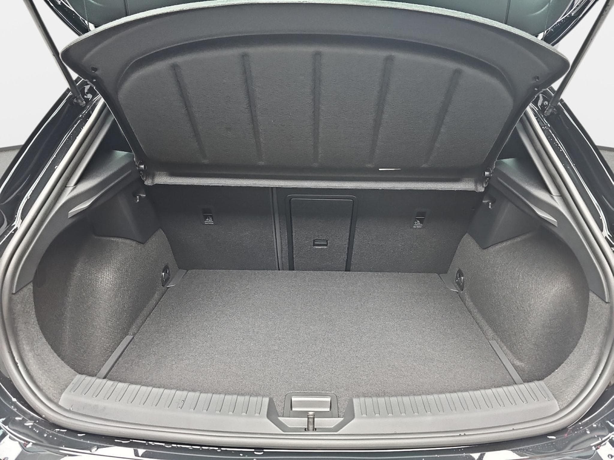 Cupra Leon 1.5 eTSi DSG 150 (2025) - Photo 14