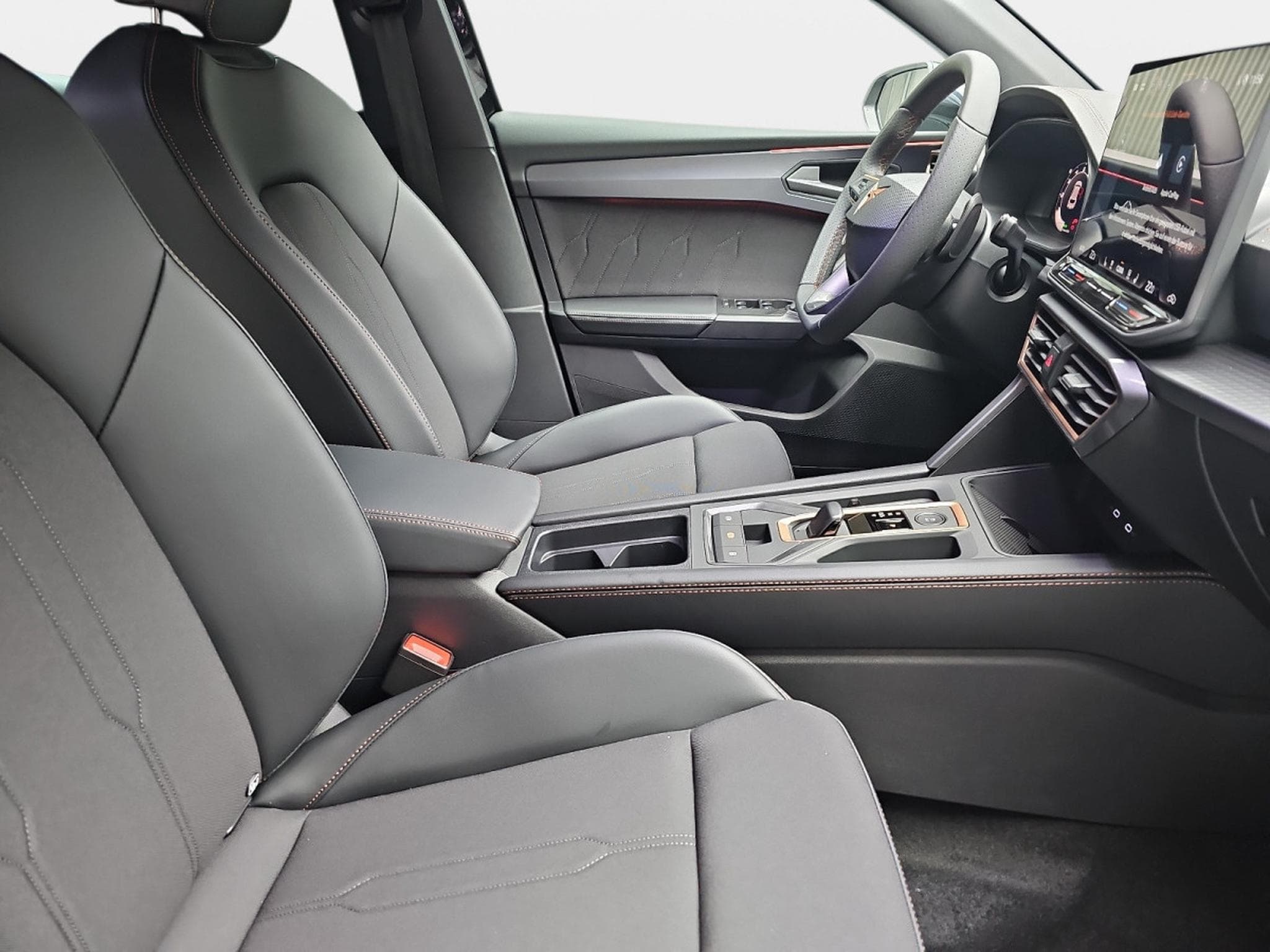 Cupra Leon 1.5 eTSi DSG 150 (2025) - Photo 15