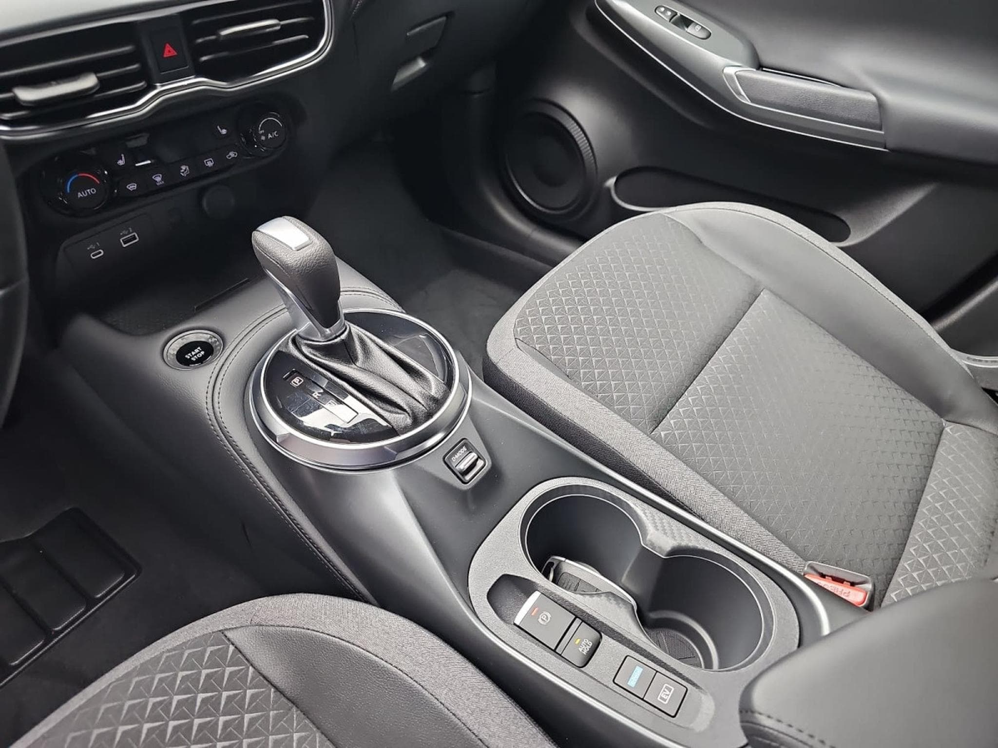 Nissan Juke 1.6 Hybrid 143 N-Connecta (2026) - Photo 11