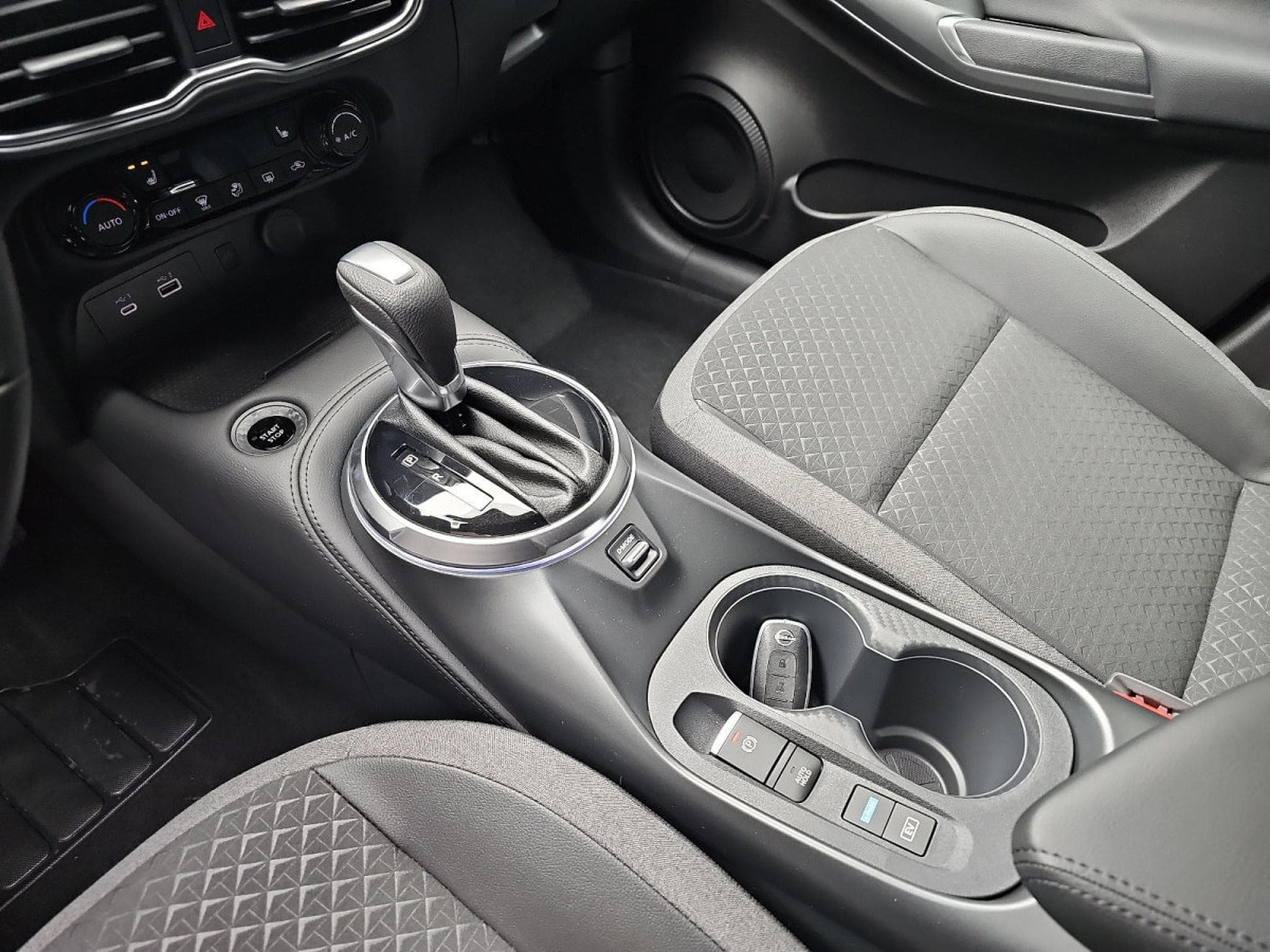 Nissan Juke 1.6 Hybrid 143 Auto N-Connecta (2026) - Photo 11