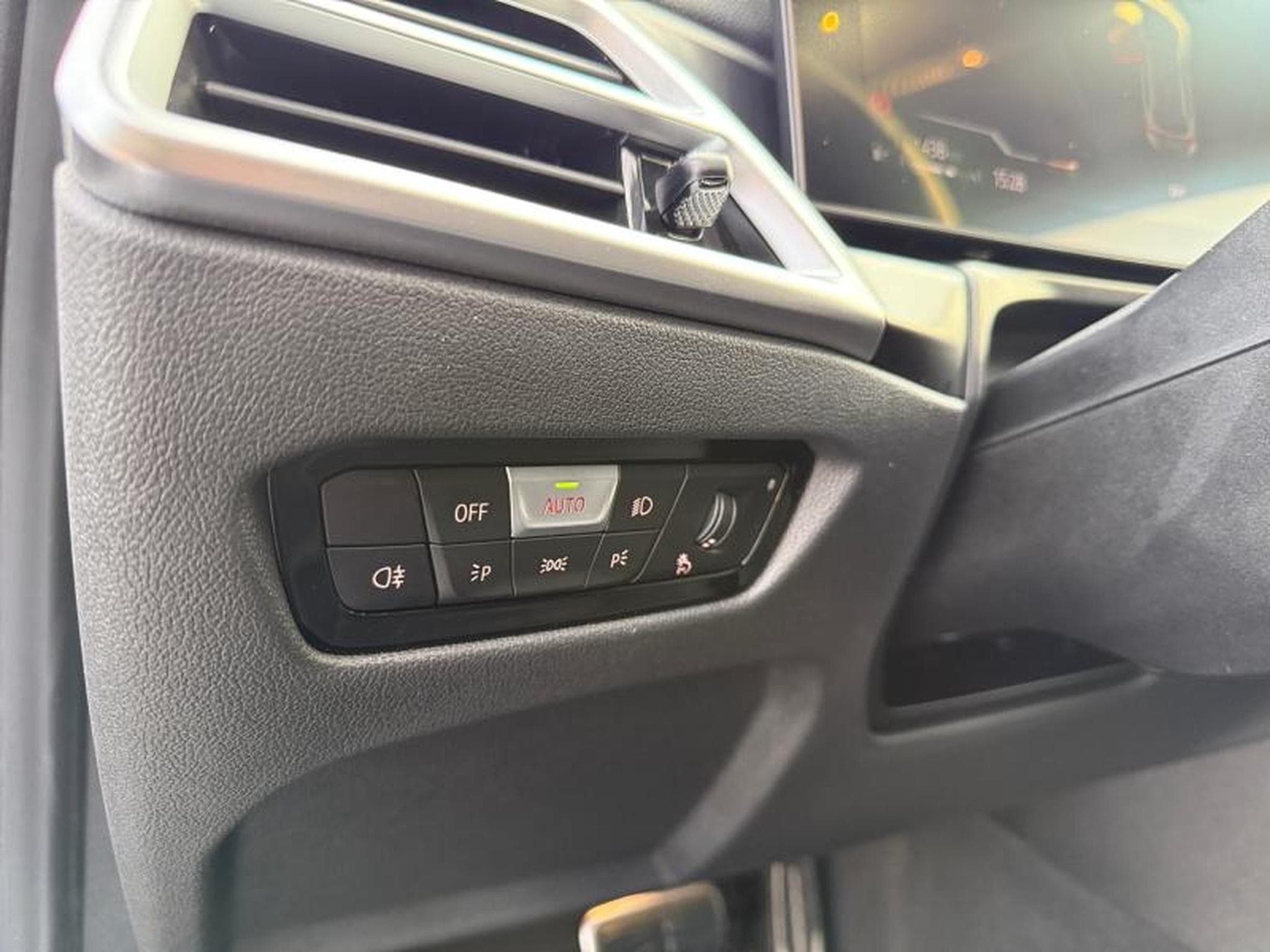 BMW 318 318i Touring Kit M Sport (2025) - Photo 14