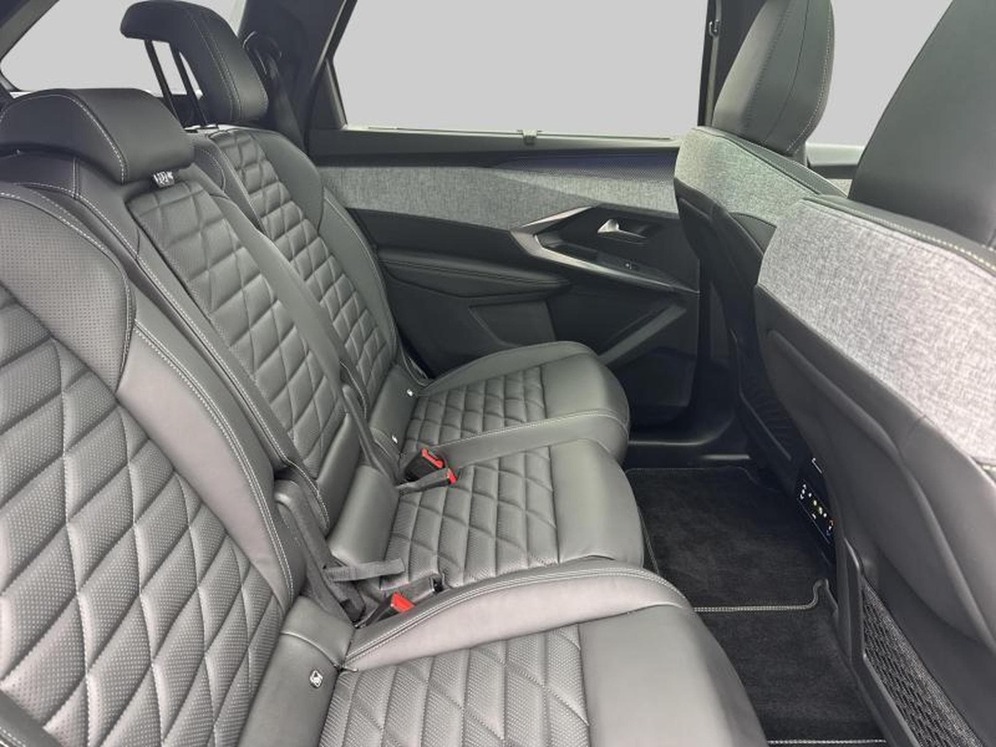 Peugeot 5008 III & e- GT (2025) - Photo 10