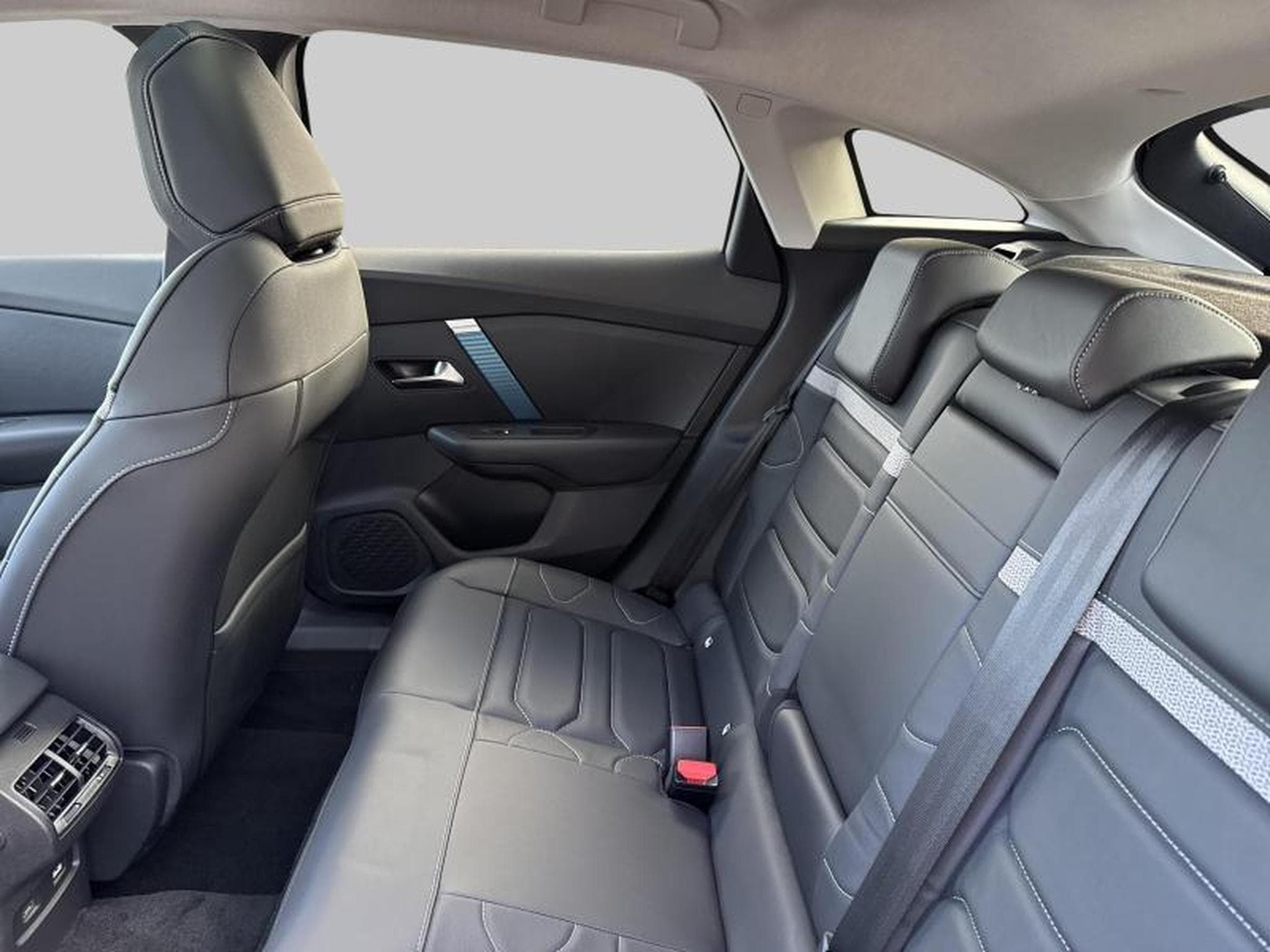 Citroen C4 E Shine (2023) - Photo 12
