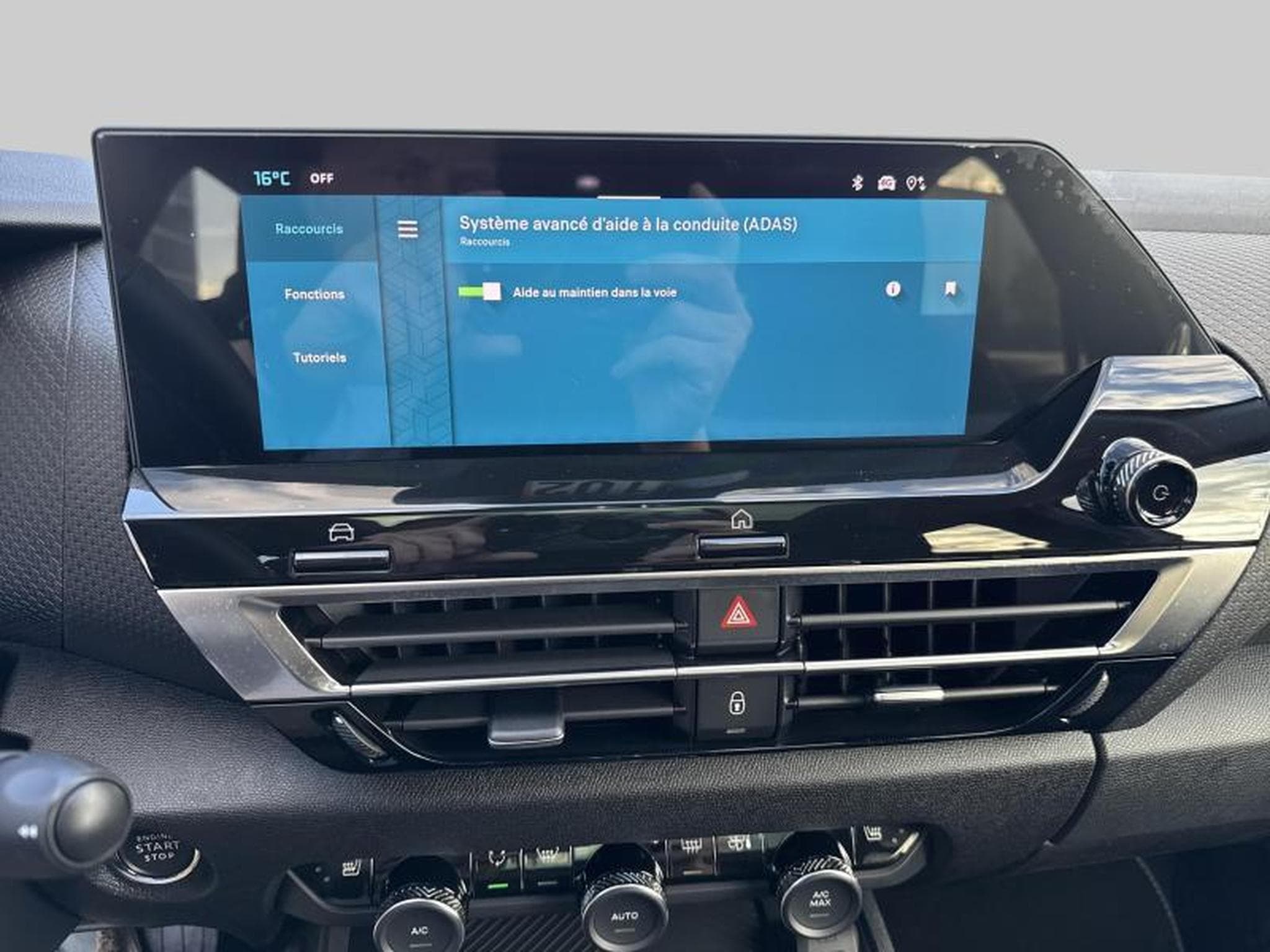 Citroen C4 E Shine (2023) - Photo 18