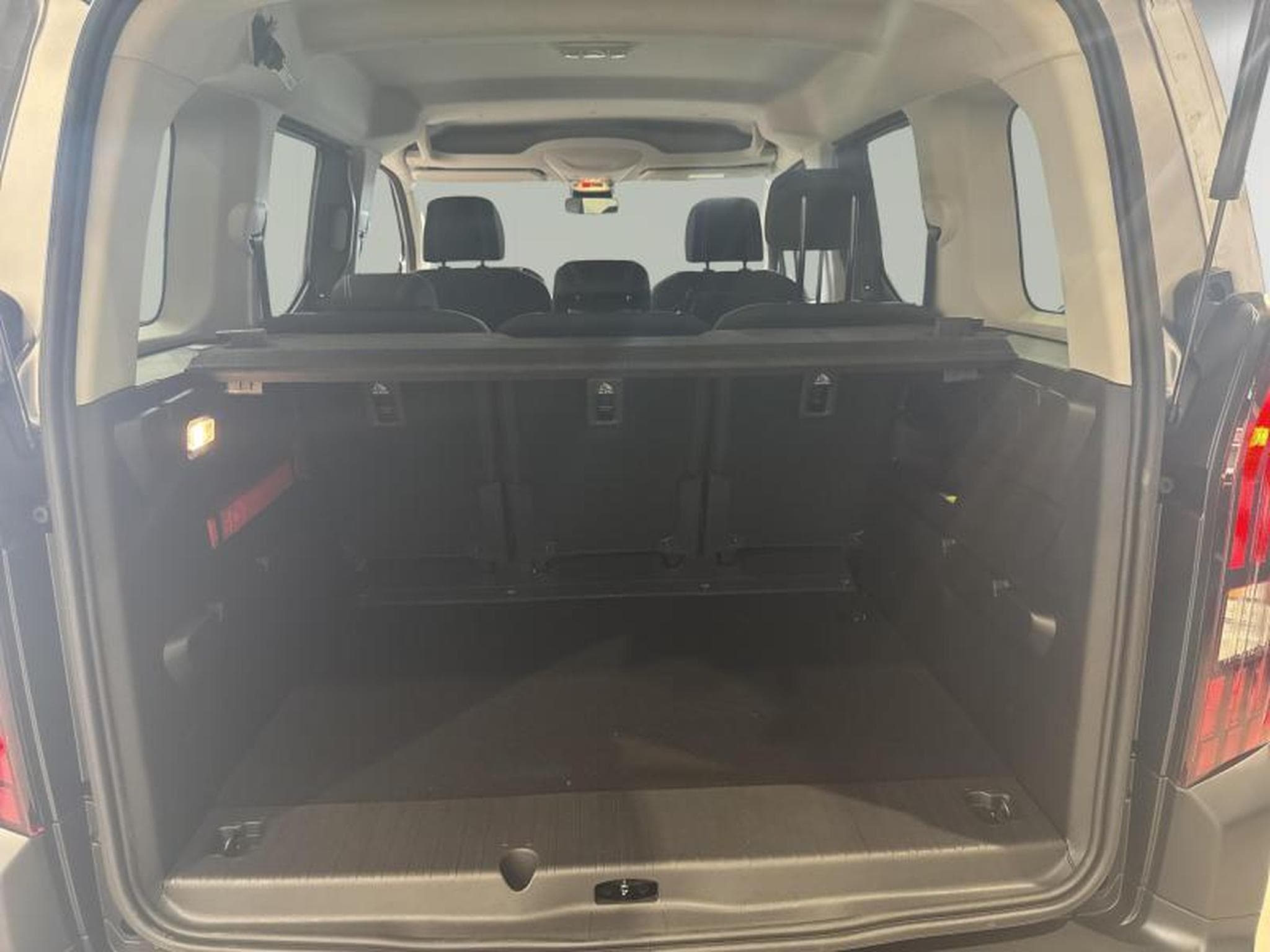 Peugeot Rifter Allure (2025) - Photo 20