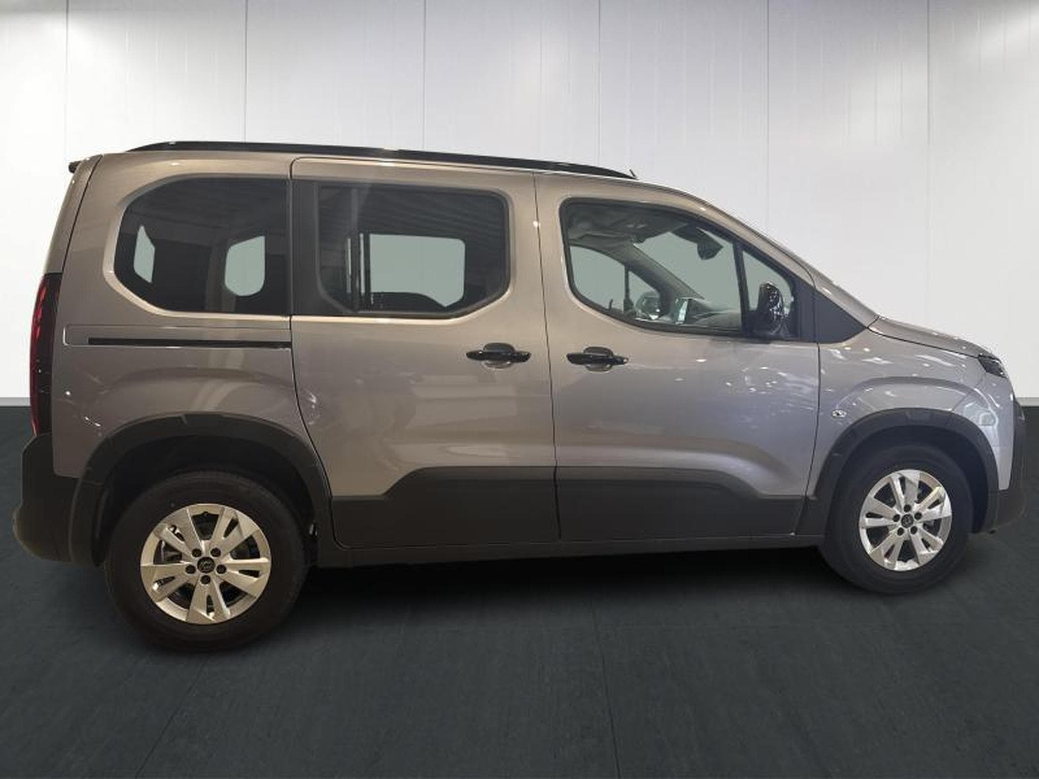 Peugeot Rifter Allure (2025) - Photo 8