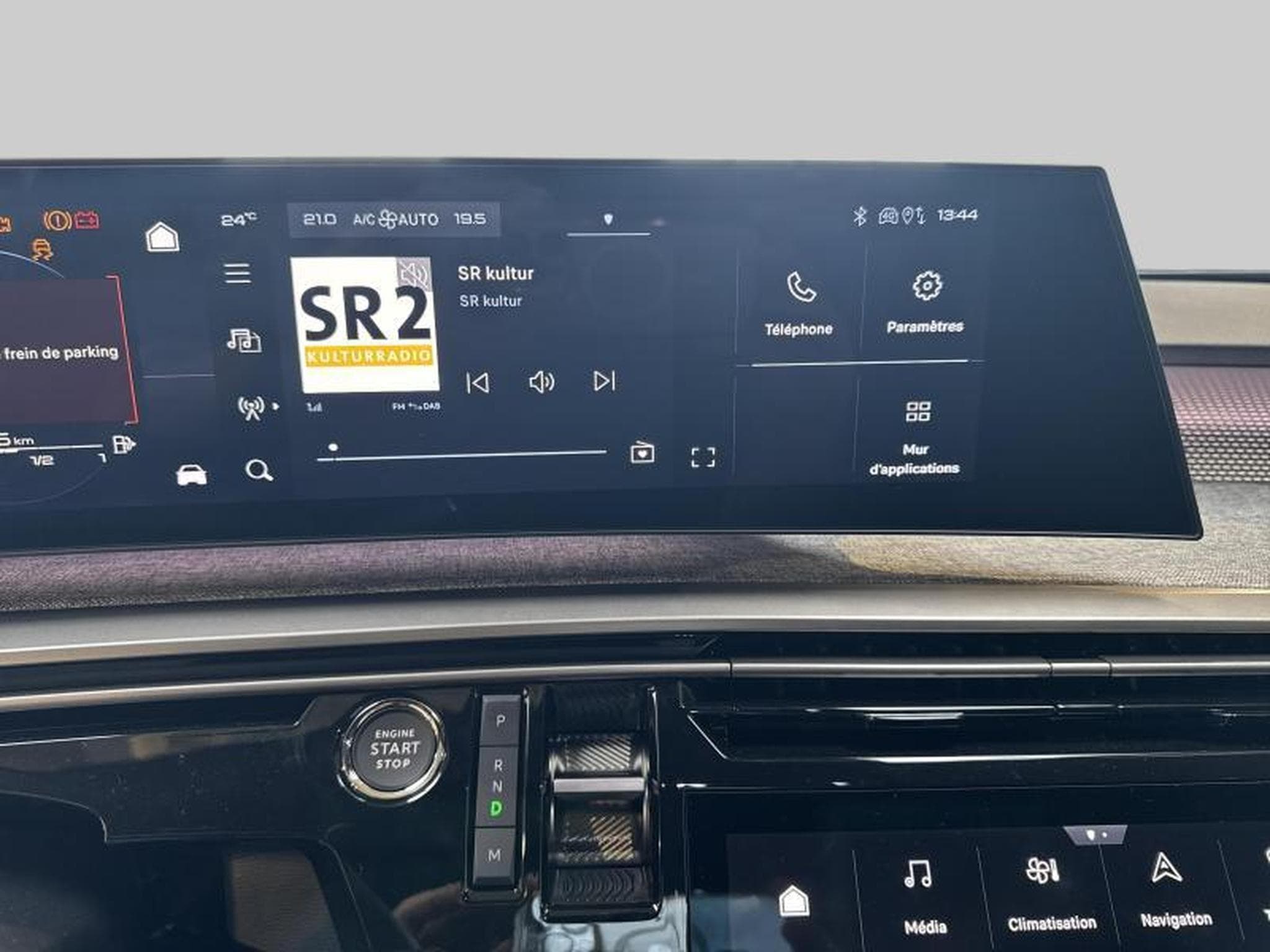 Peugeot 5008 GT Hybrid 145 e-DCS6 (2025) - Photo 16