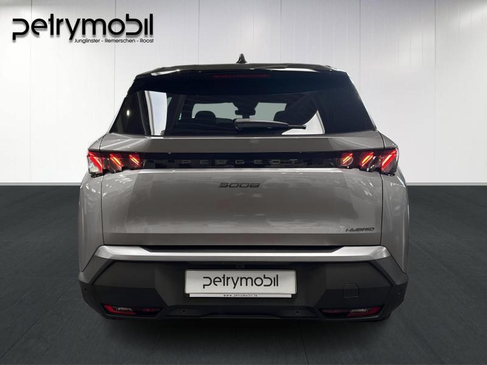 Peugeot 5008 GT Hybrid 145 e-DCS6 (2025) - Photo 5