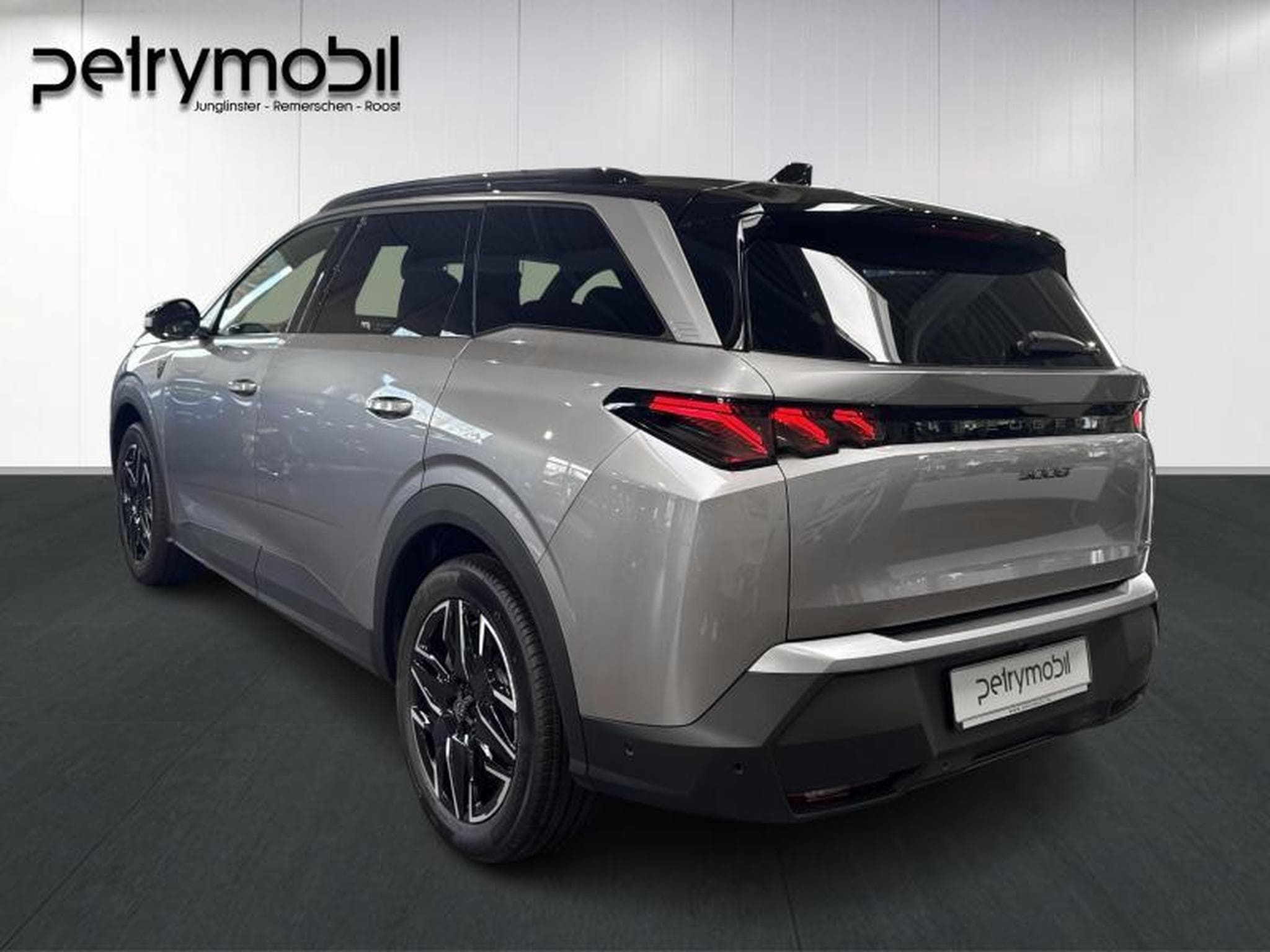 Peugeot 5008 GT Hybrid 145 e-DCS6 (2025) - Photo 6
