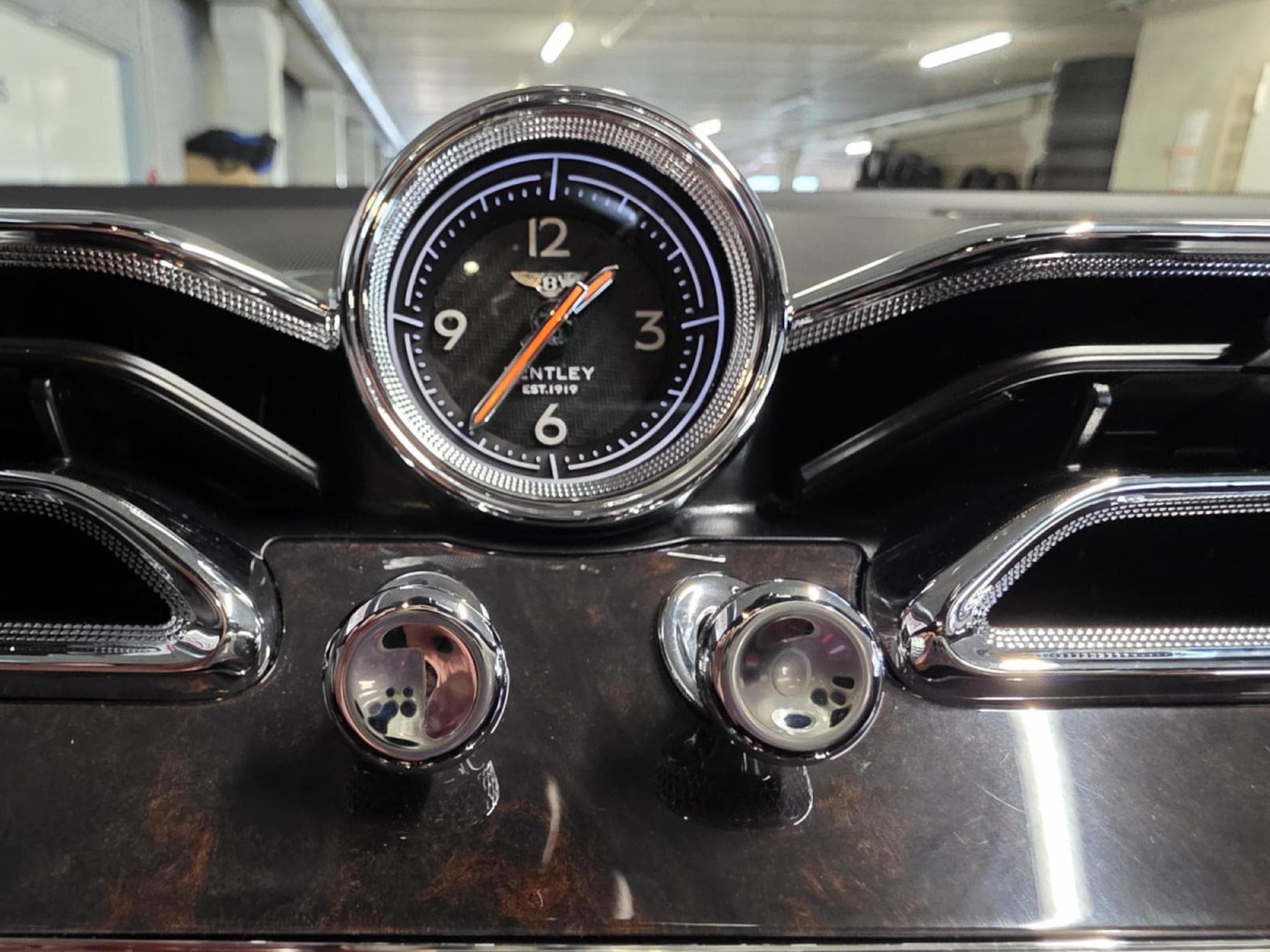 Bentley Bentayga Bentayga 4.0 V8 4WD PANO CUIR COC SOFTCLOSE (2023) - Photo 24