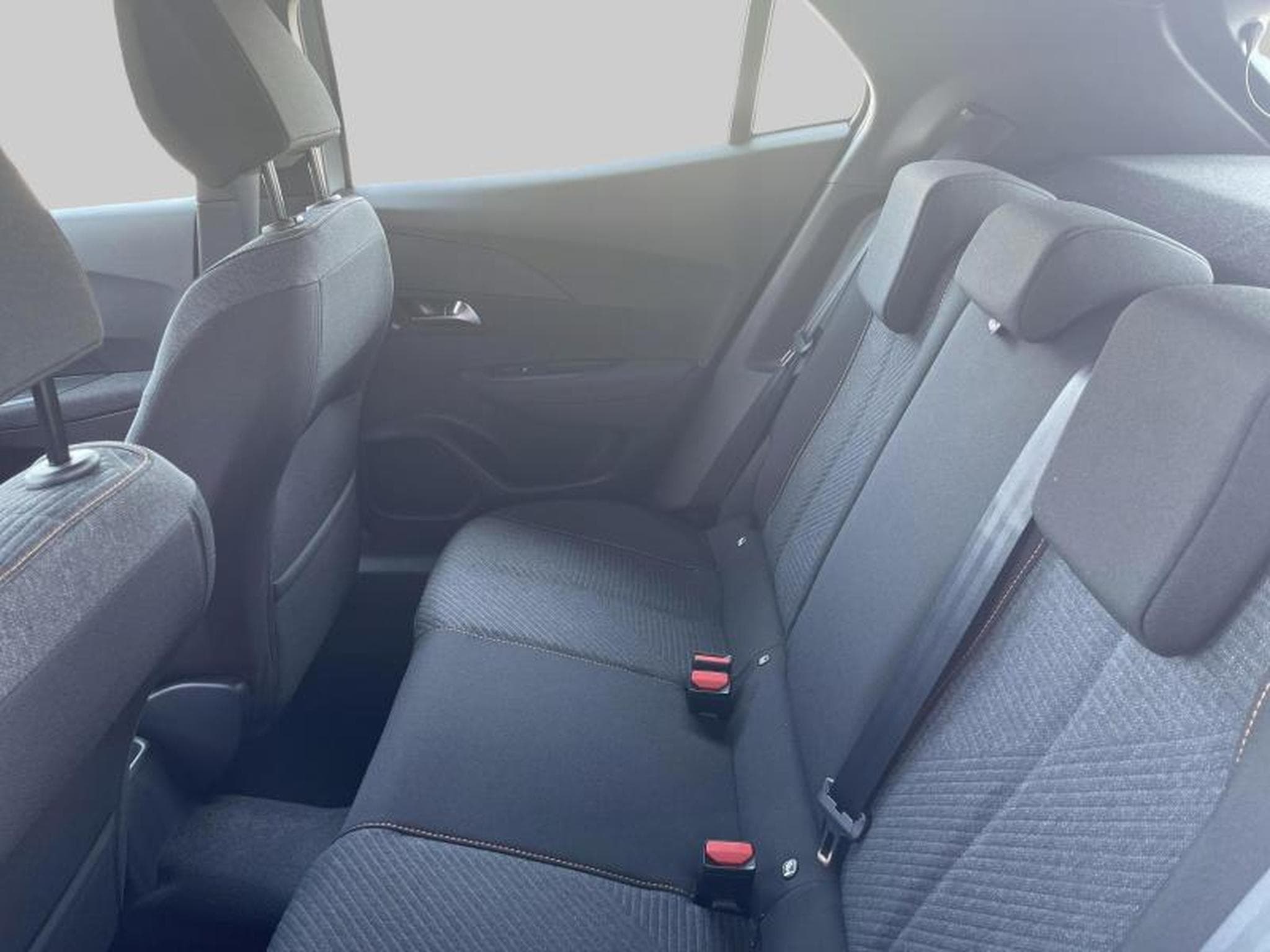 Peugeot 2008 Style Hybrid 145ch e-DSC6 (2025) - Photo 12